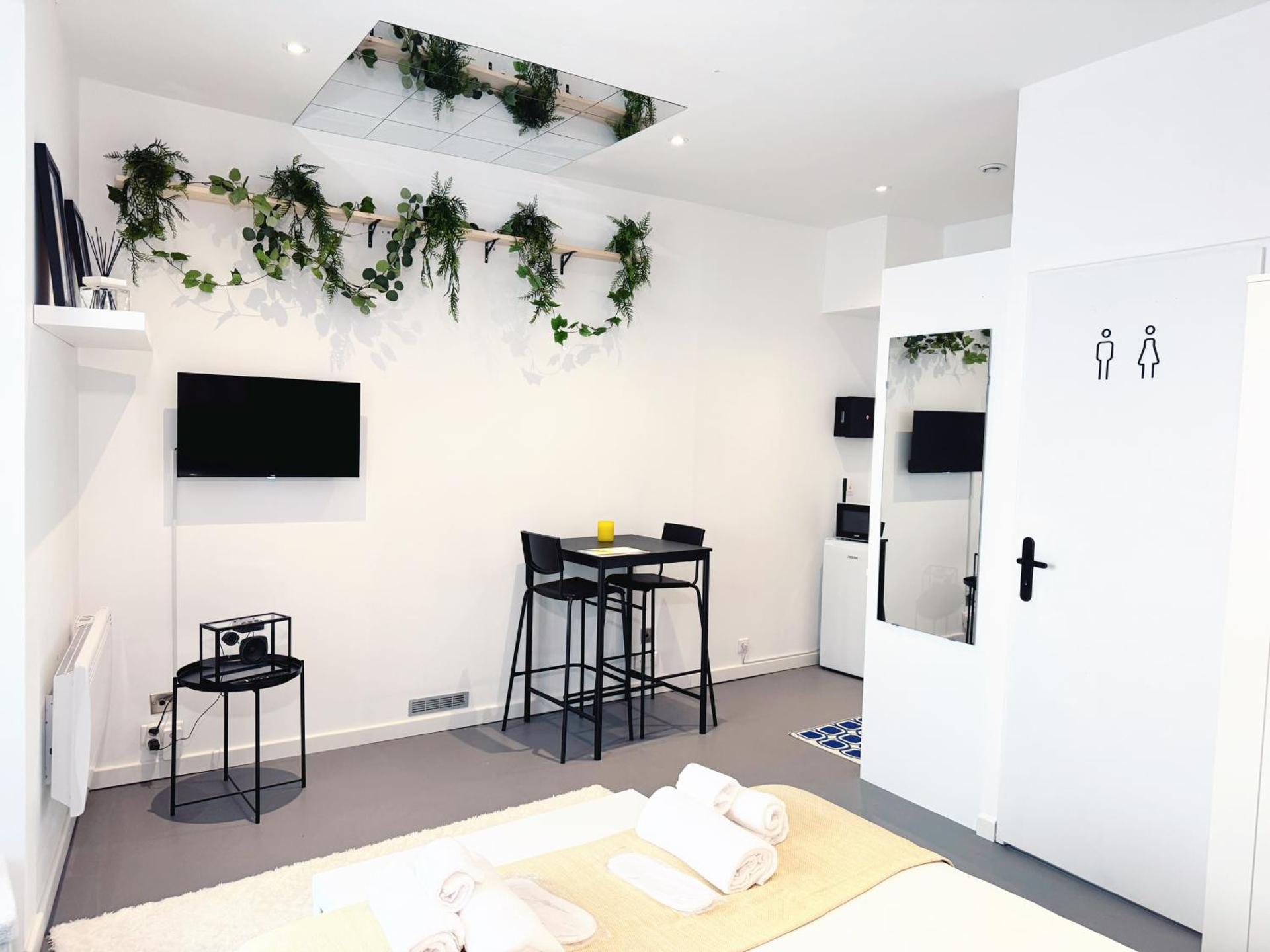 Communal lounge/ TV room