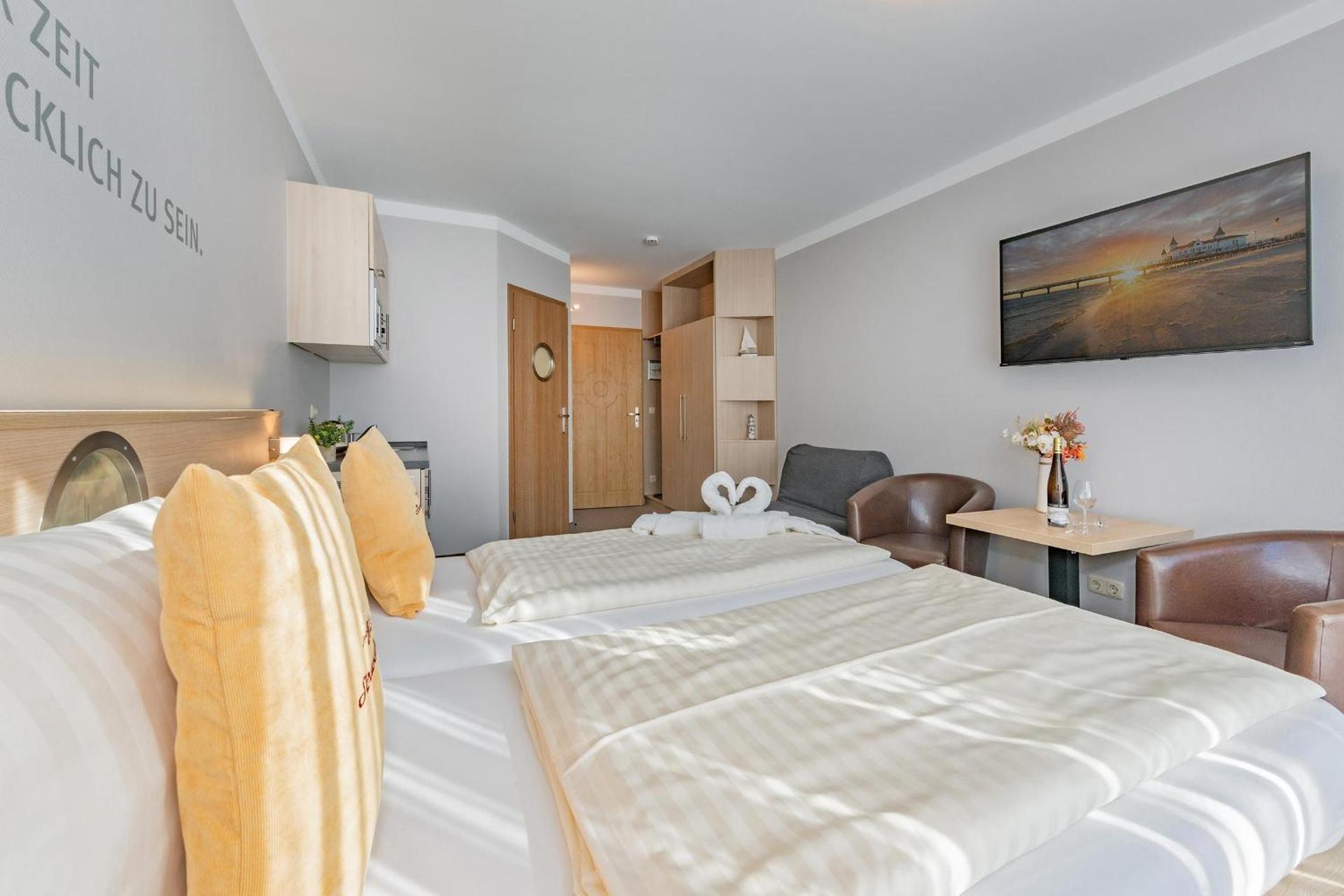 Comfort Double Room with Pantry Kitchen