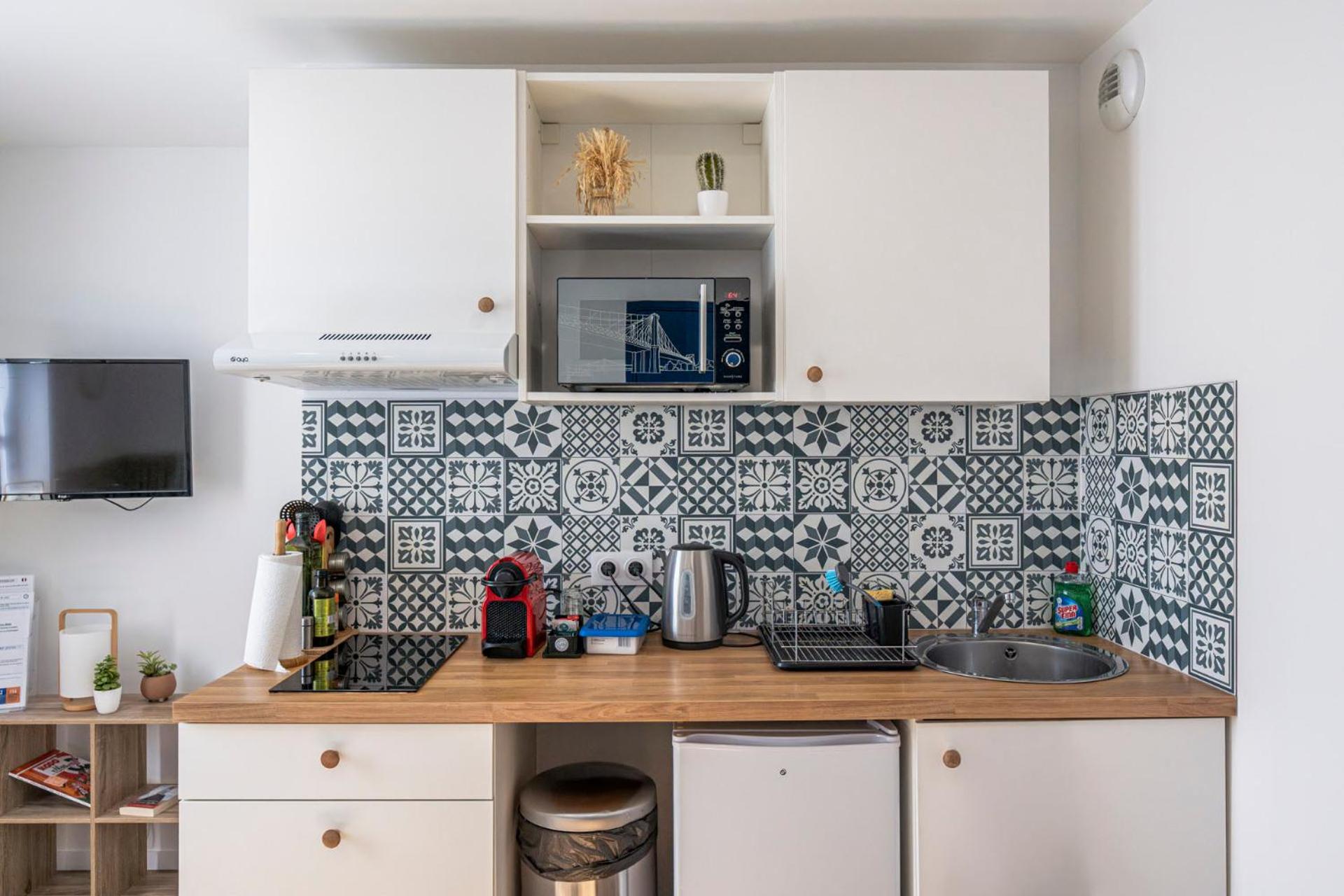 Kitchen or kitchenette