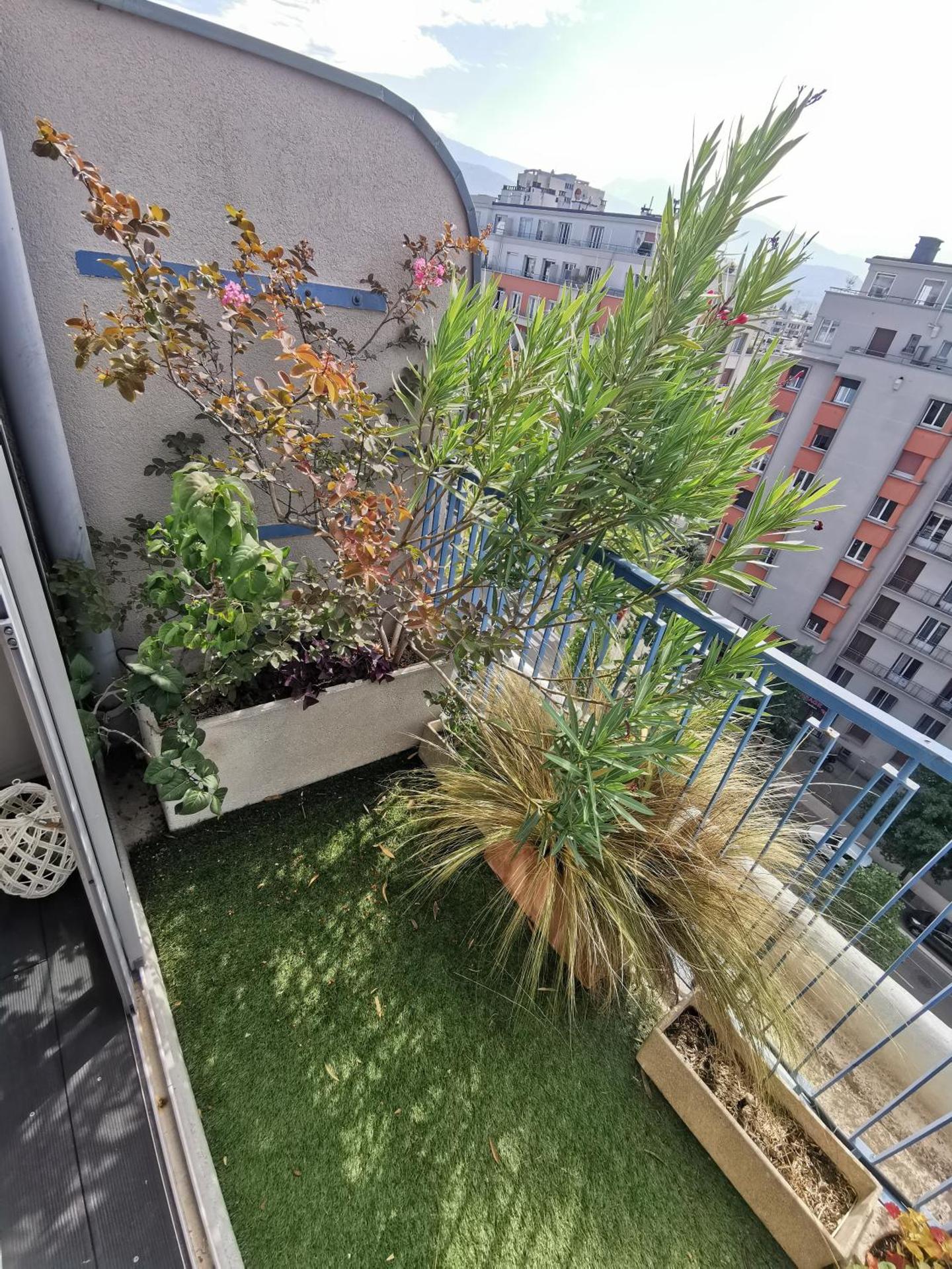 espace privé, balcon vue montagnes pour 1 à 4 personnes
