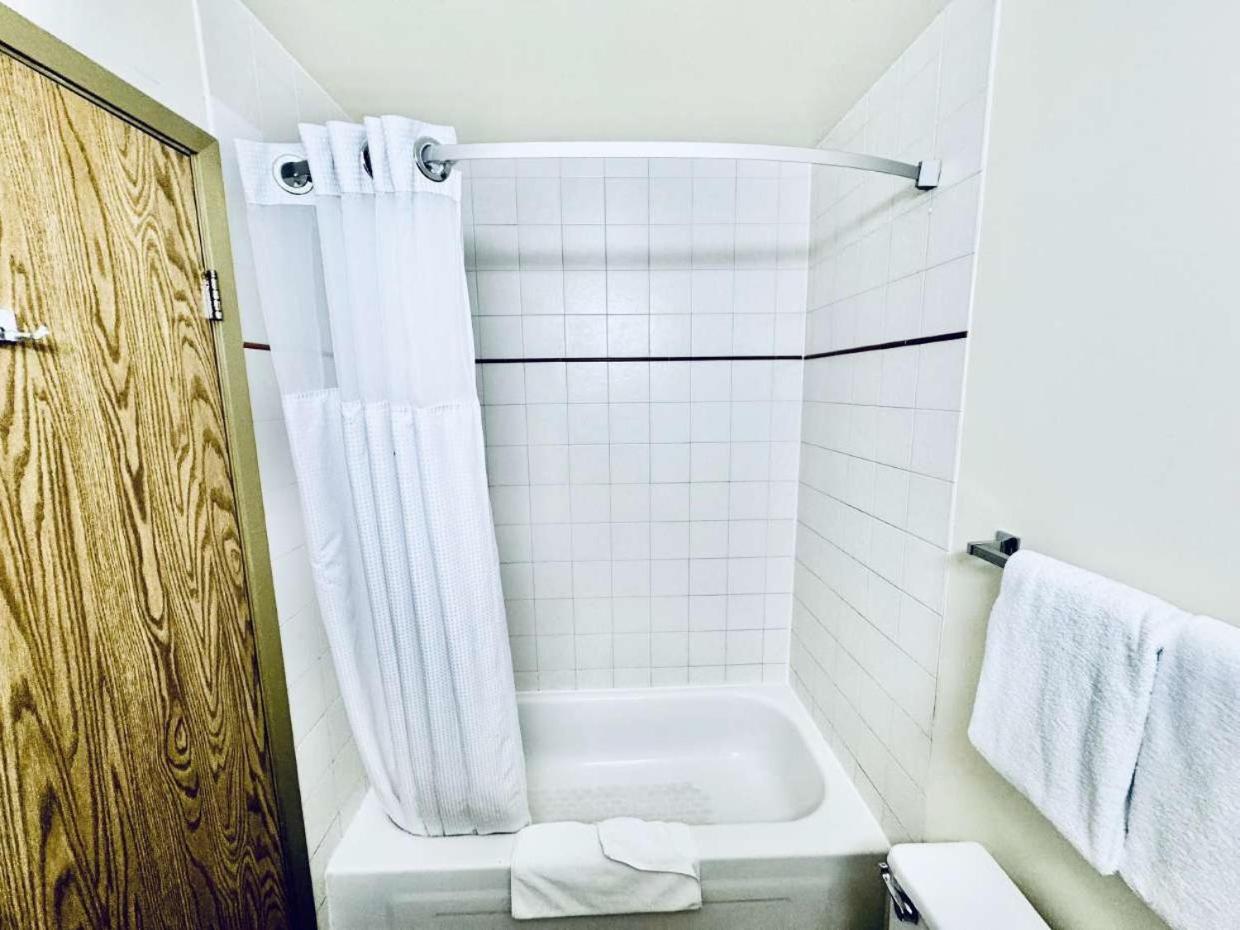 Super 8 by Wyndham Slave Lake AB