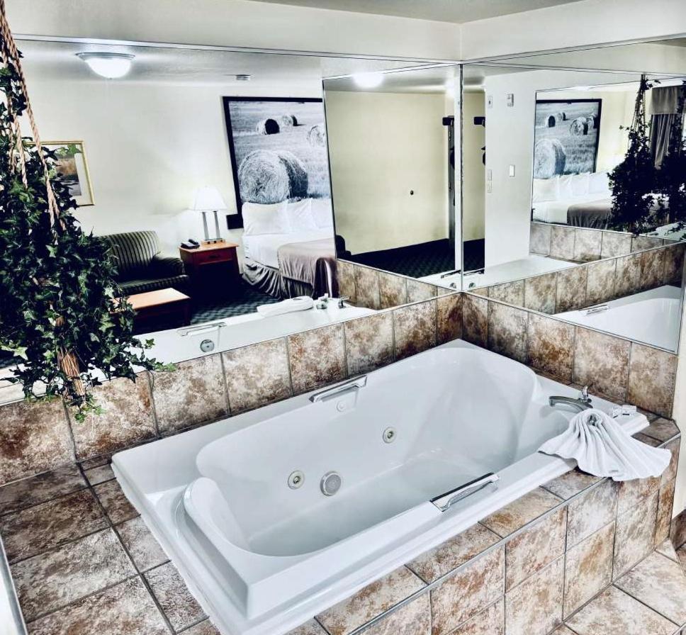 Super 8 by Wyndham Slave Lake AB