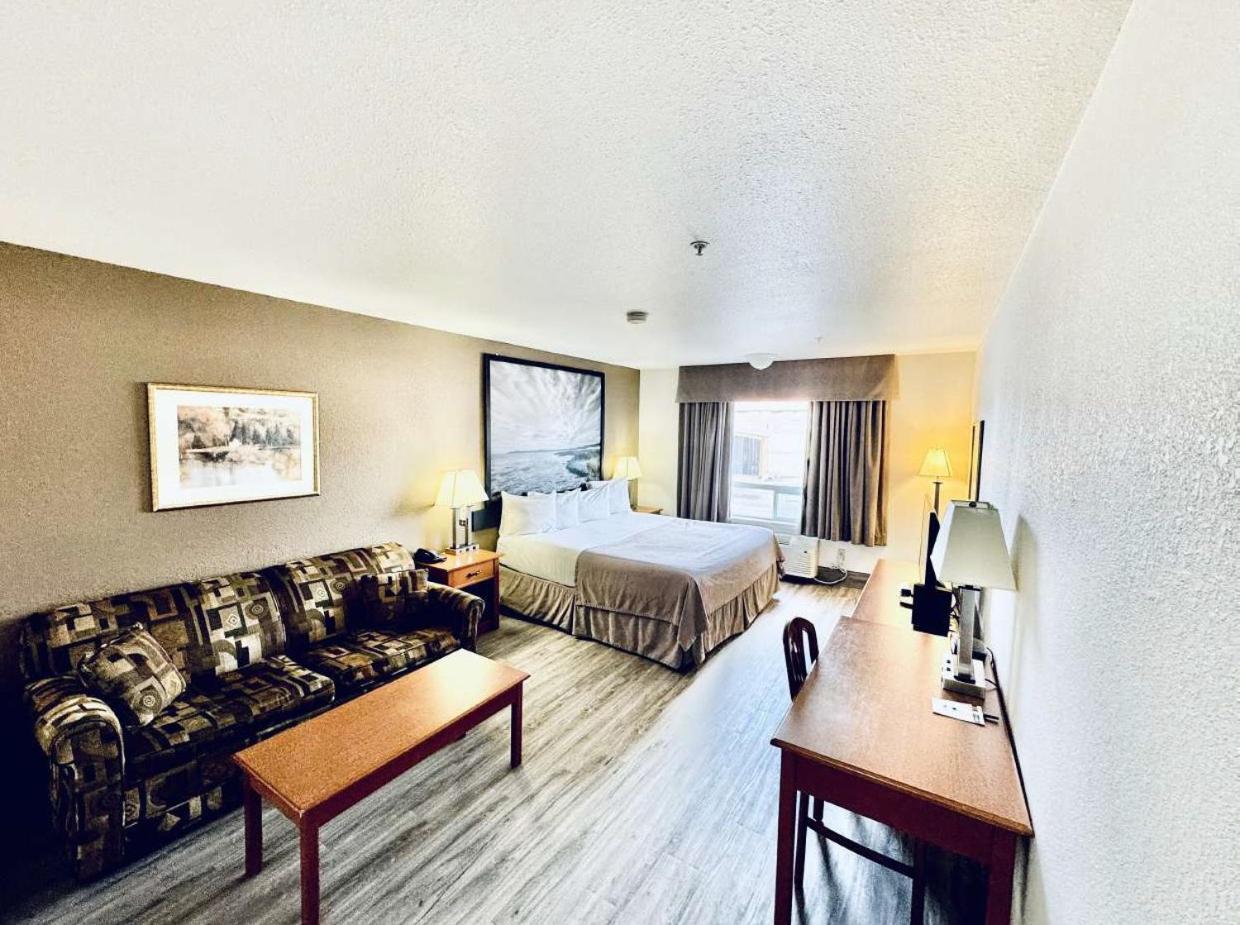 Super 8 by Wyndham Slave Lake AB