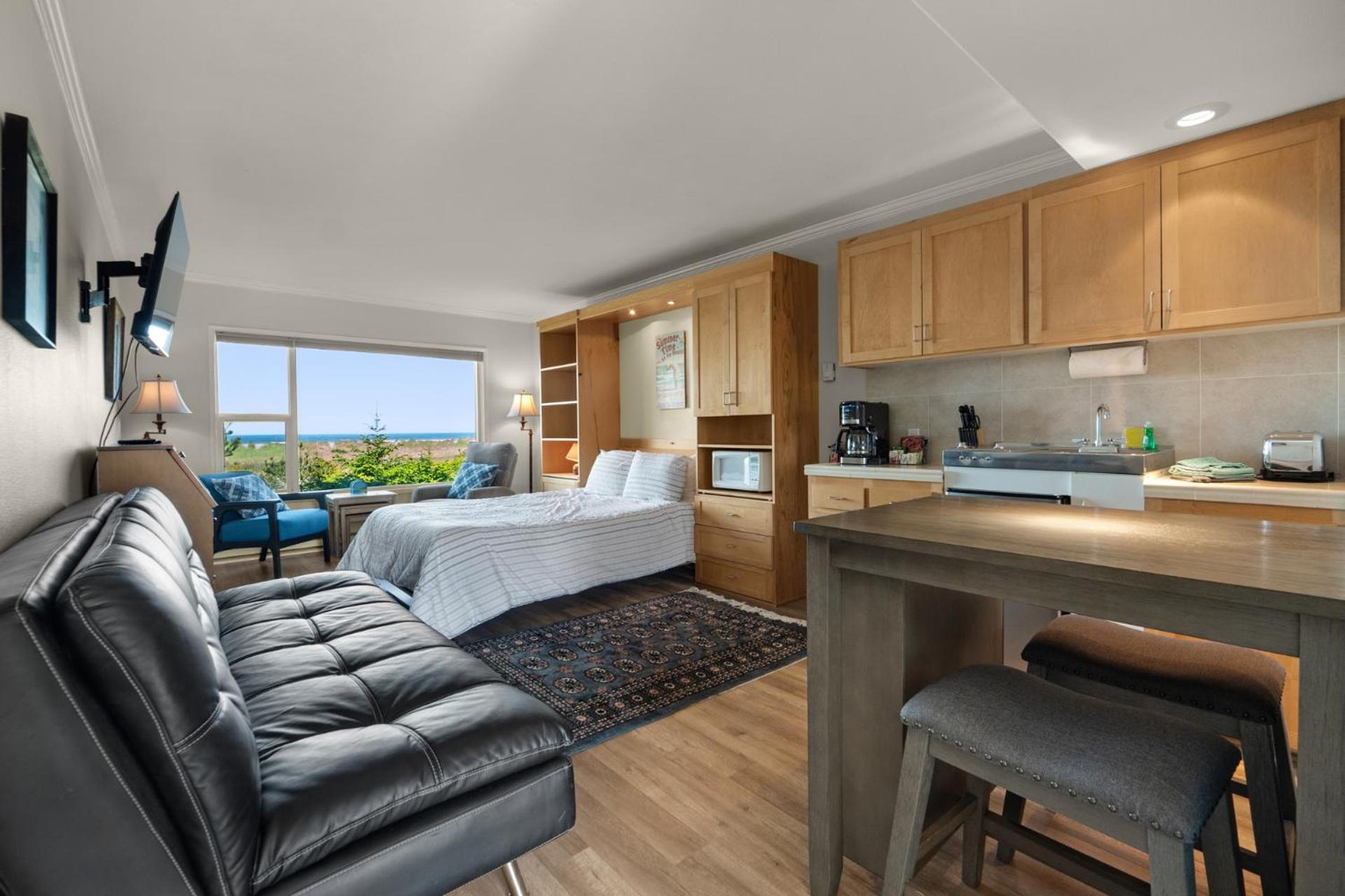 The Tides by the Sea