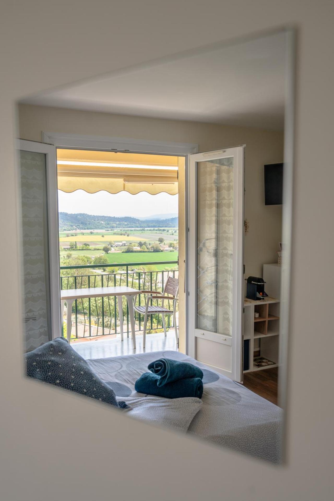 Lumineux studio-Gréoux-les-Bains