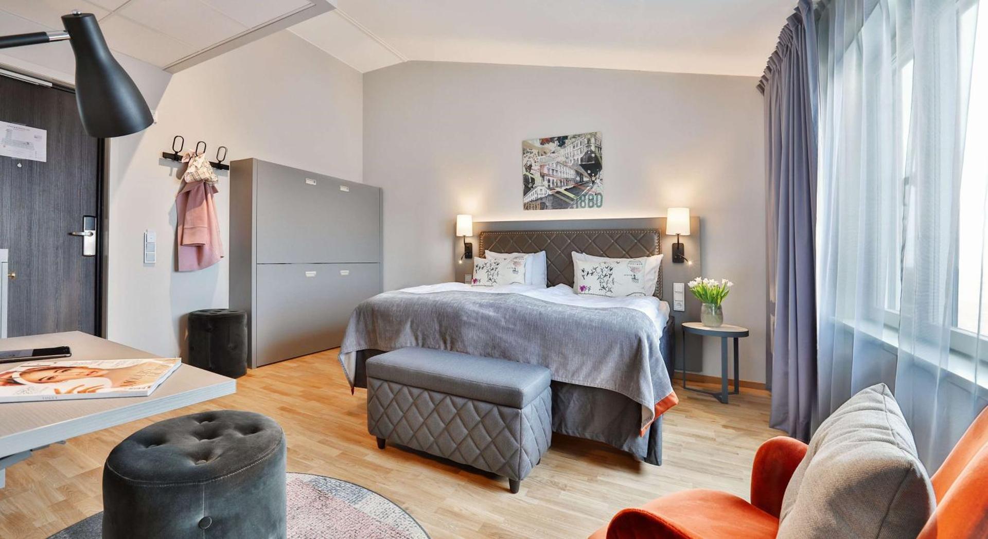 Photo of the whole room