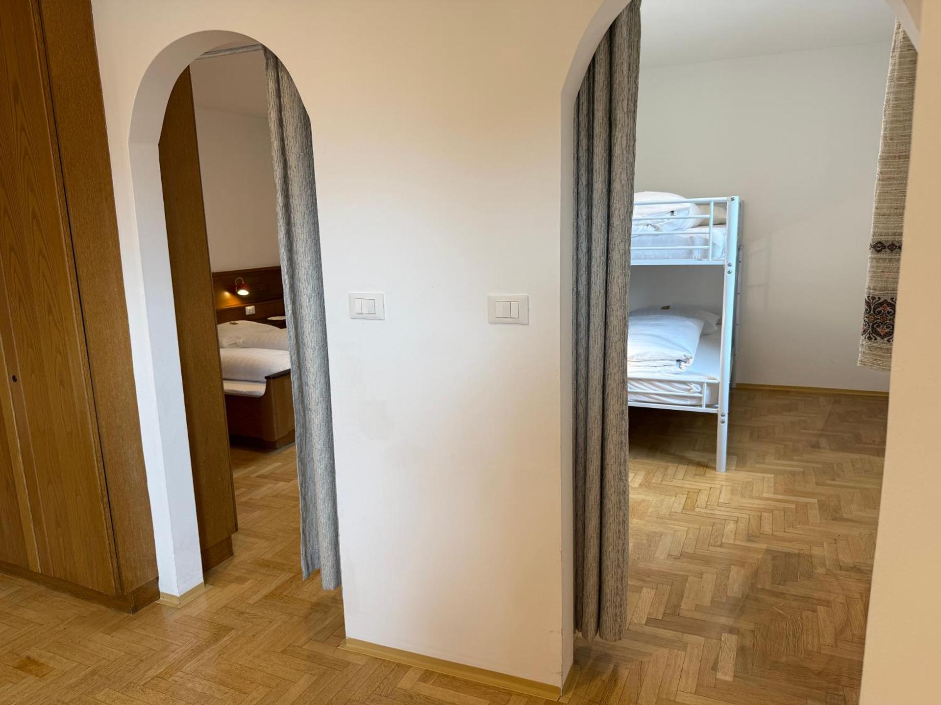 Apartment with Mountain View