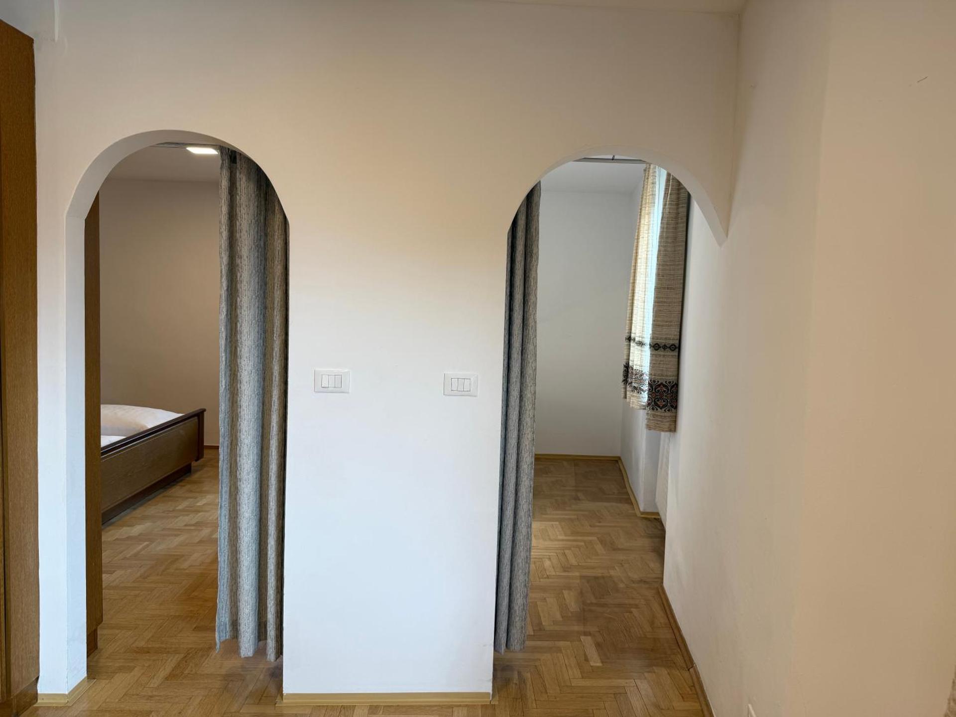 Apartment with Mountain View