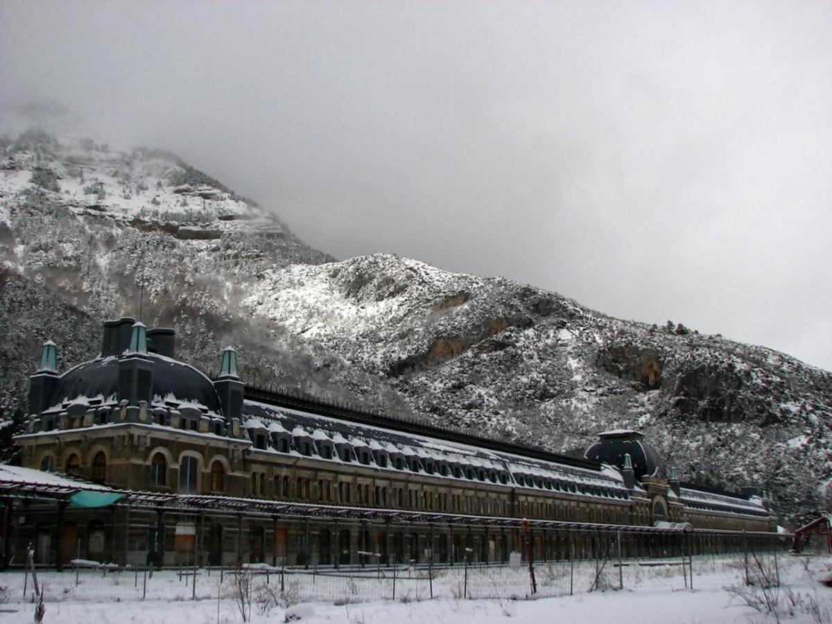 The family bienvenidos a Canfranc