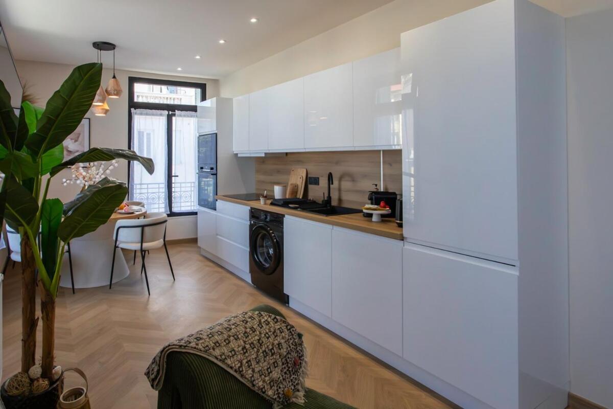 #52 Etoile Suite ,Central, Balcony, AC-5 min P Massena