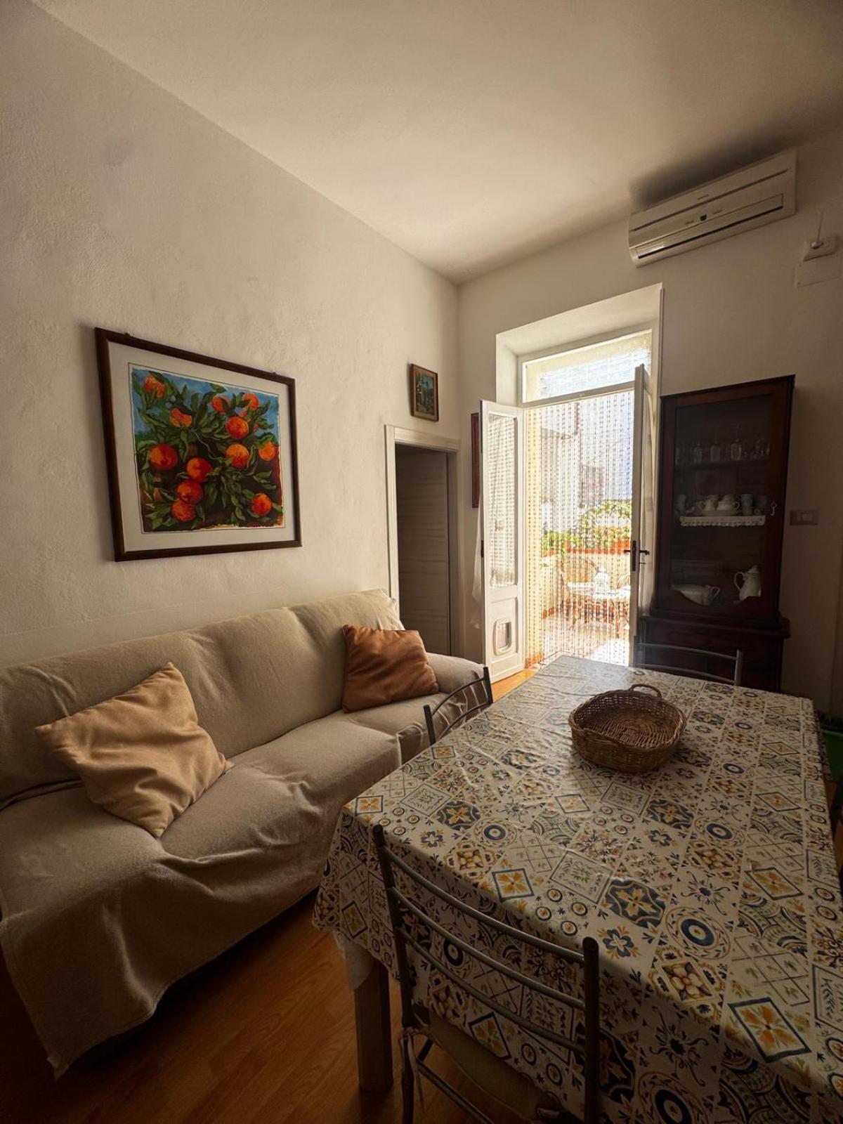 Flowered House with garden