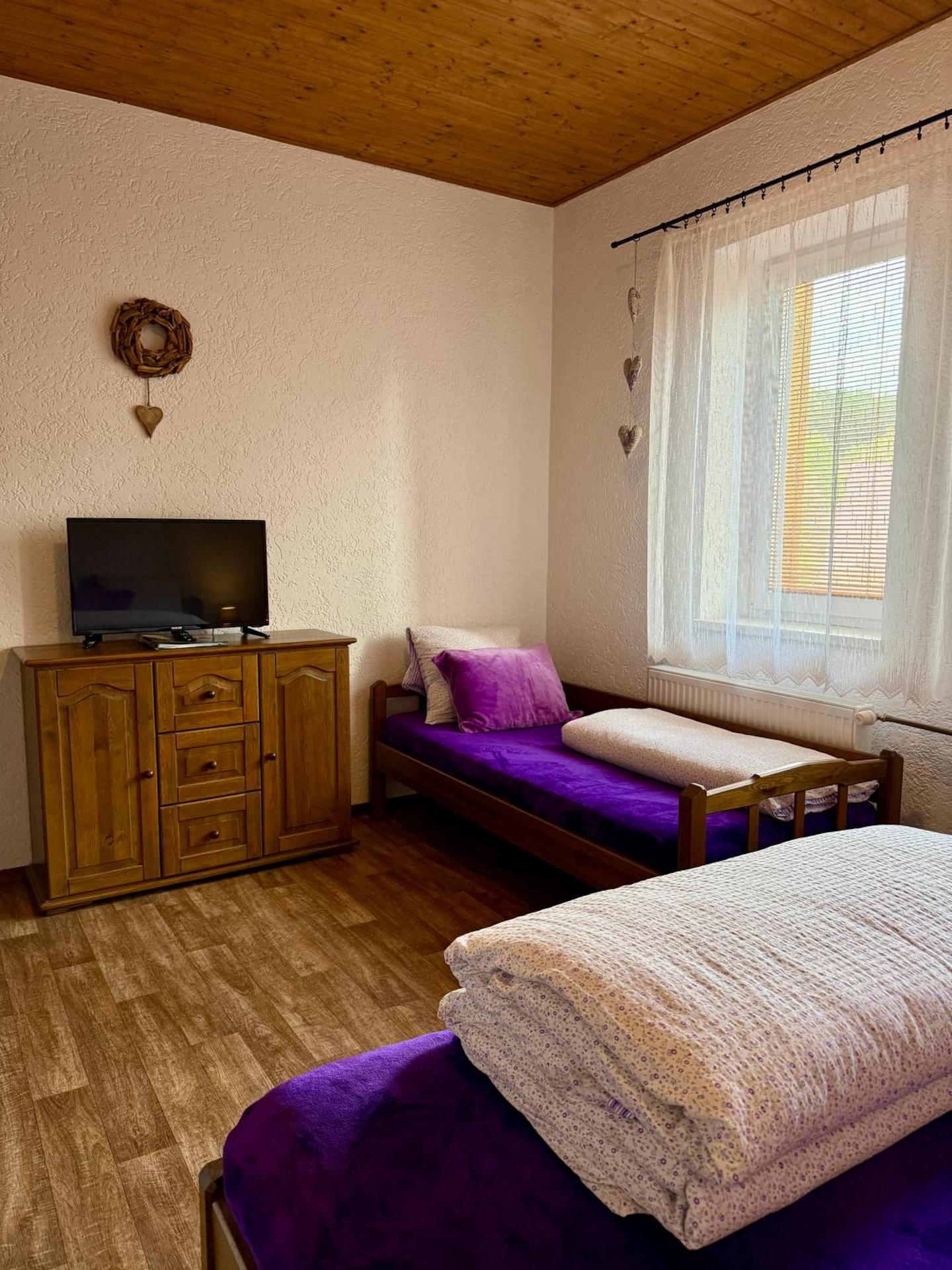 4-personersværelse med eget badeværelse