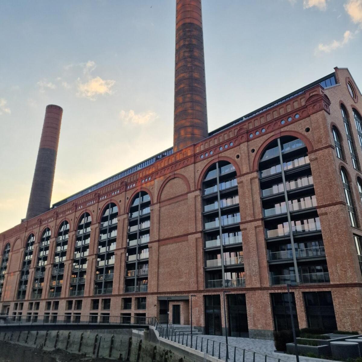 New Listing- 2 Bedroom Riverside Chelsea Apartment