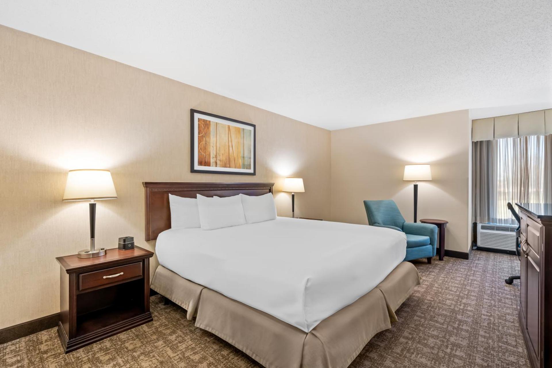 King Room with Roll-In Shower - Disability Access/Non Smoking