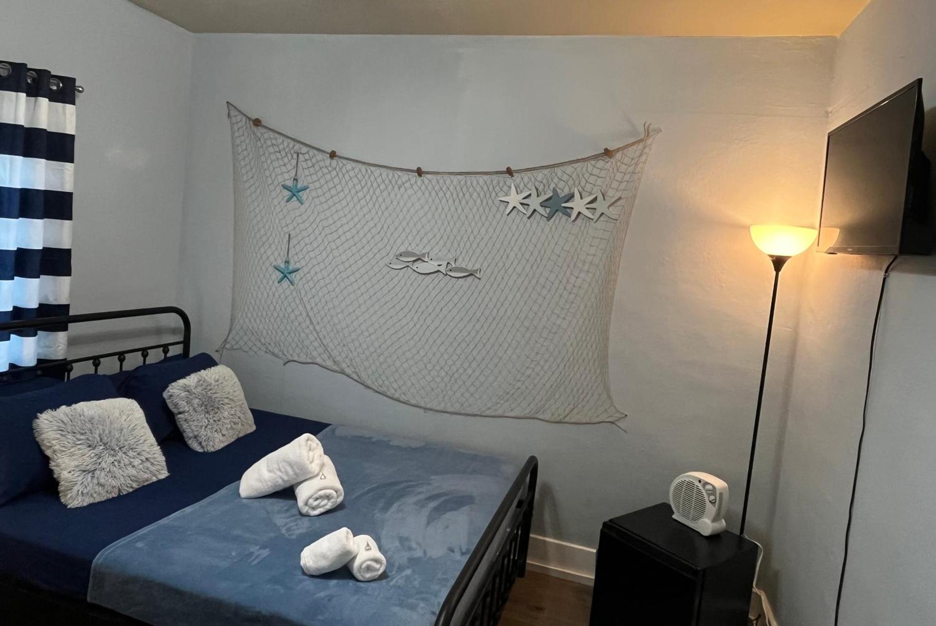 Economy Triple Room with Shared Bathroom