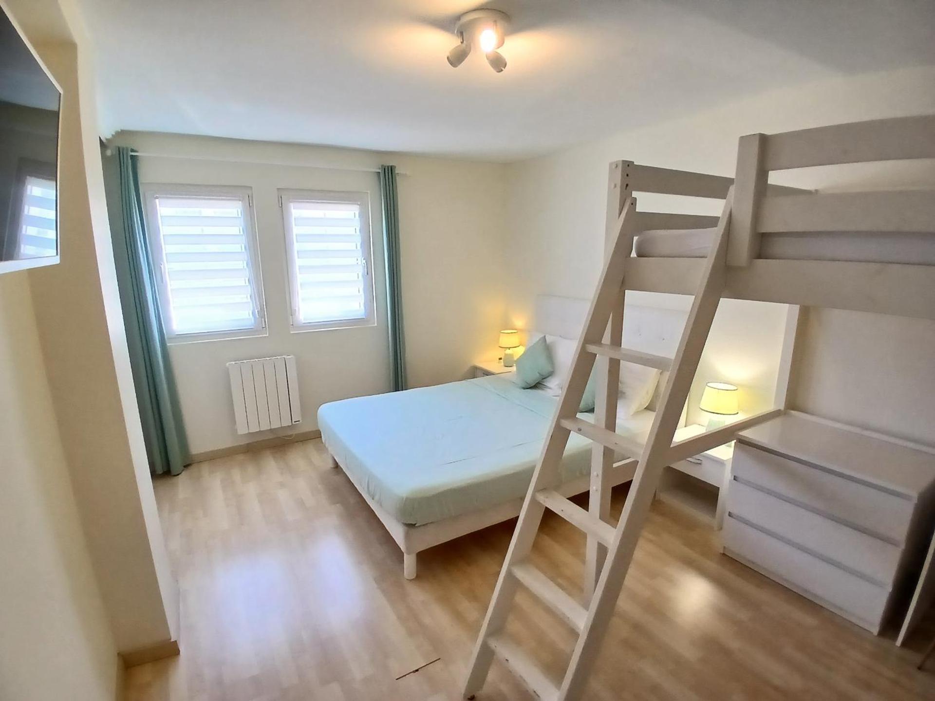 ''Palais du Lac'', SMEG VERT d'eau