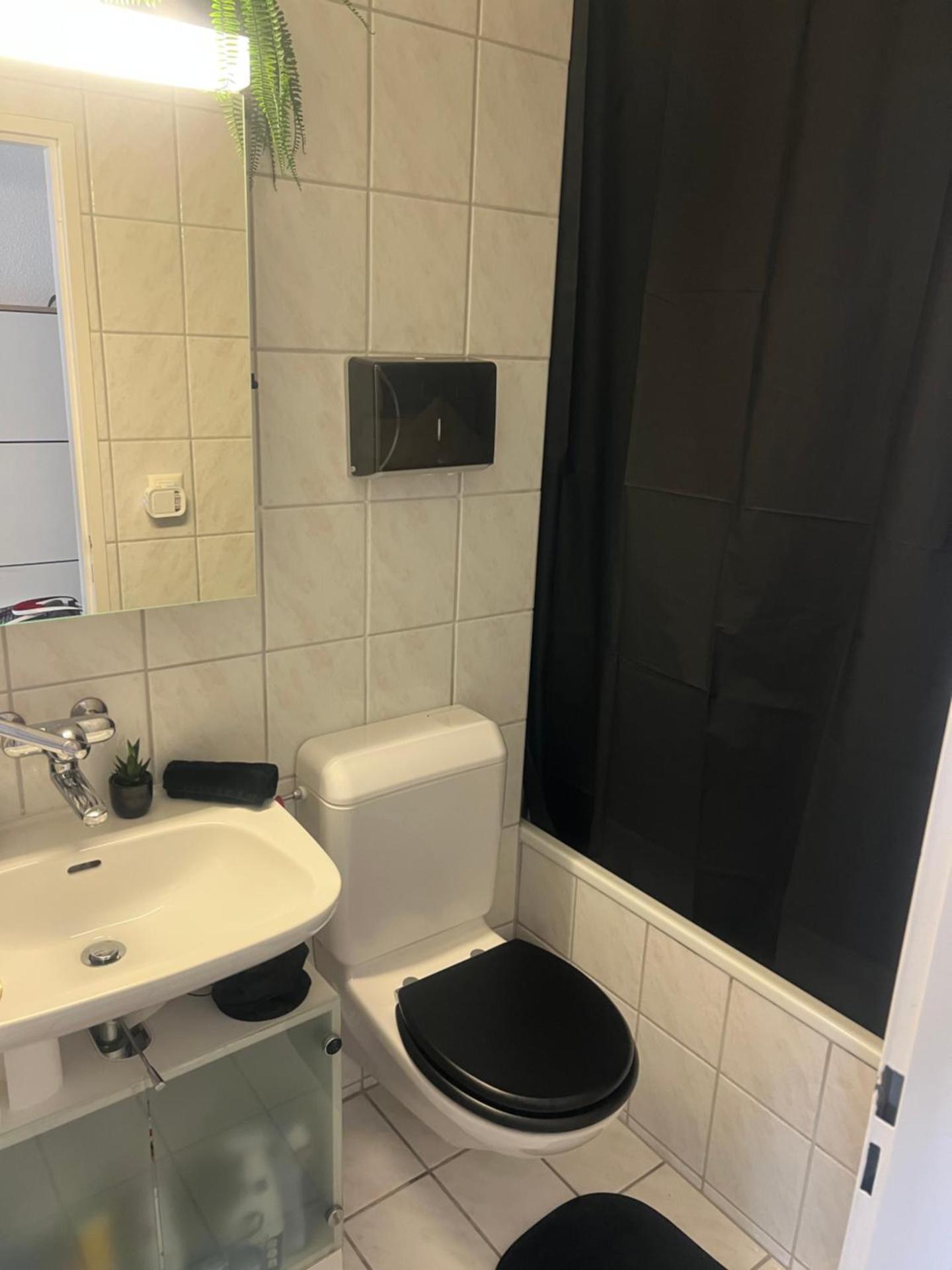 Executive Suite Top Location & Fast Free Wi-Fi & AC & Parking