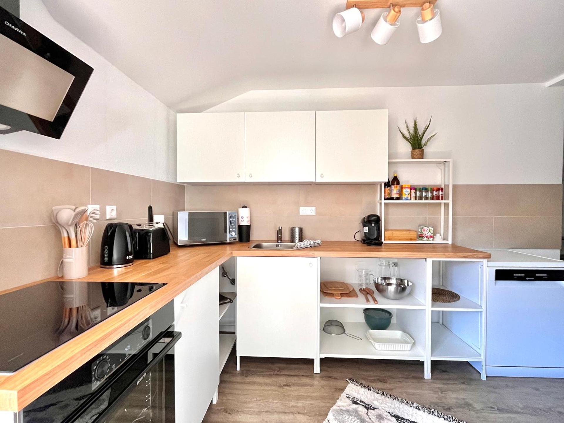 Kitchen or kitchenette