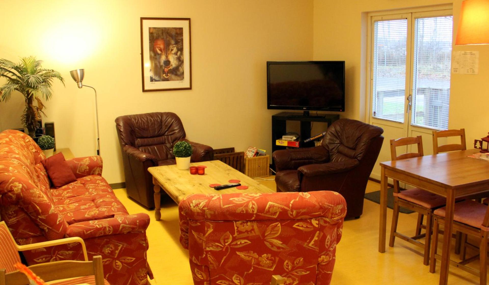 Communal lounge/ TV room