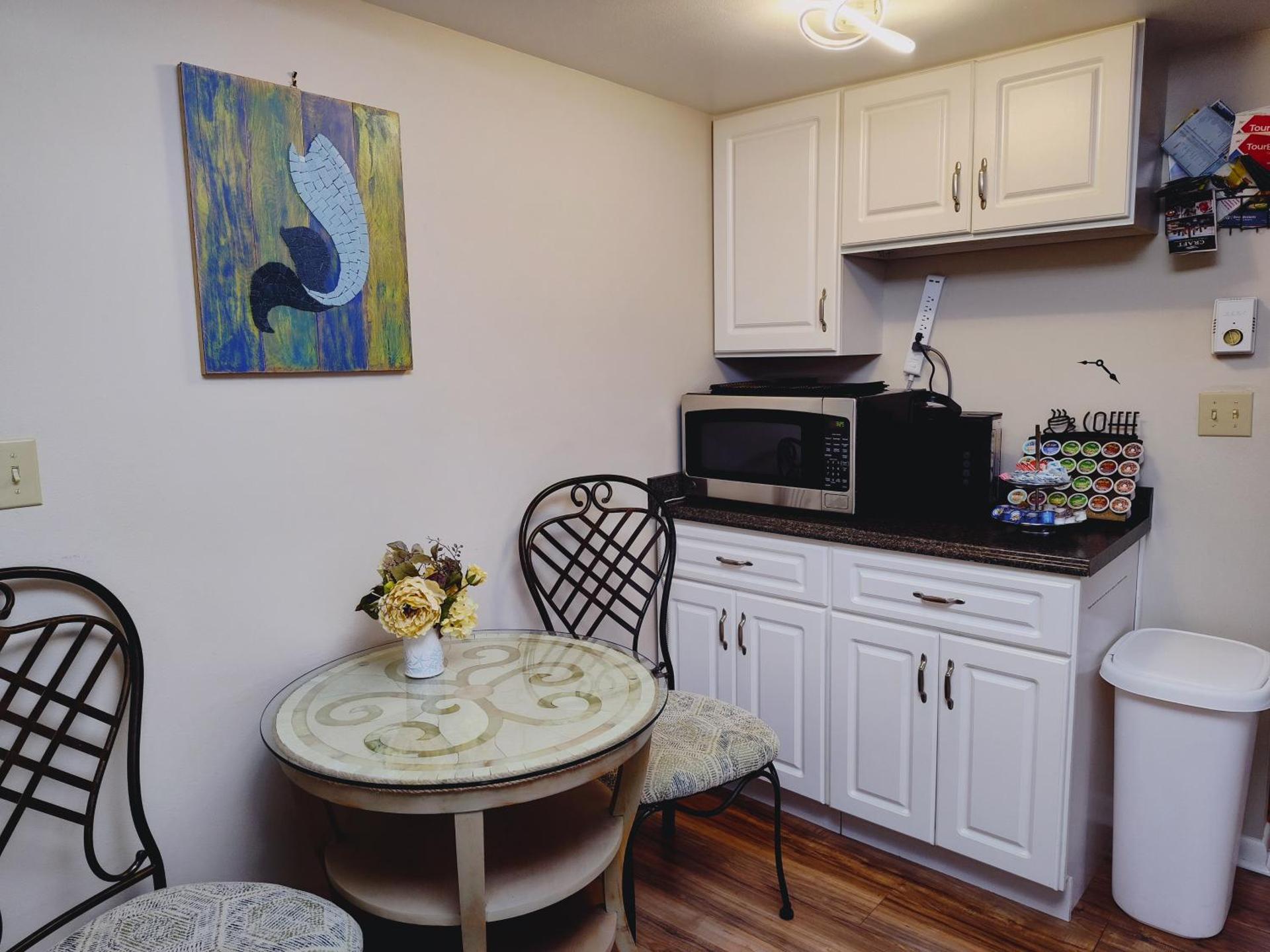 Comfortable, Sunny, Quiet Neighborhood