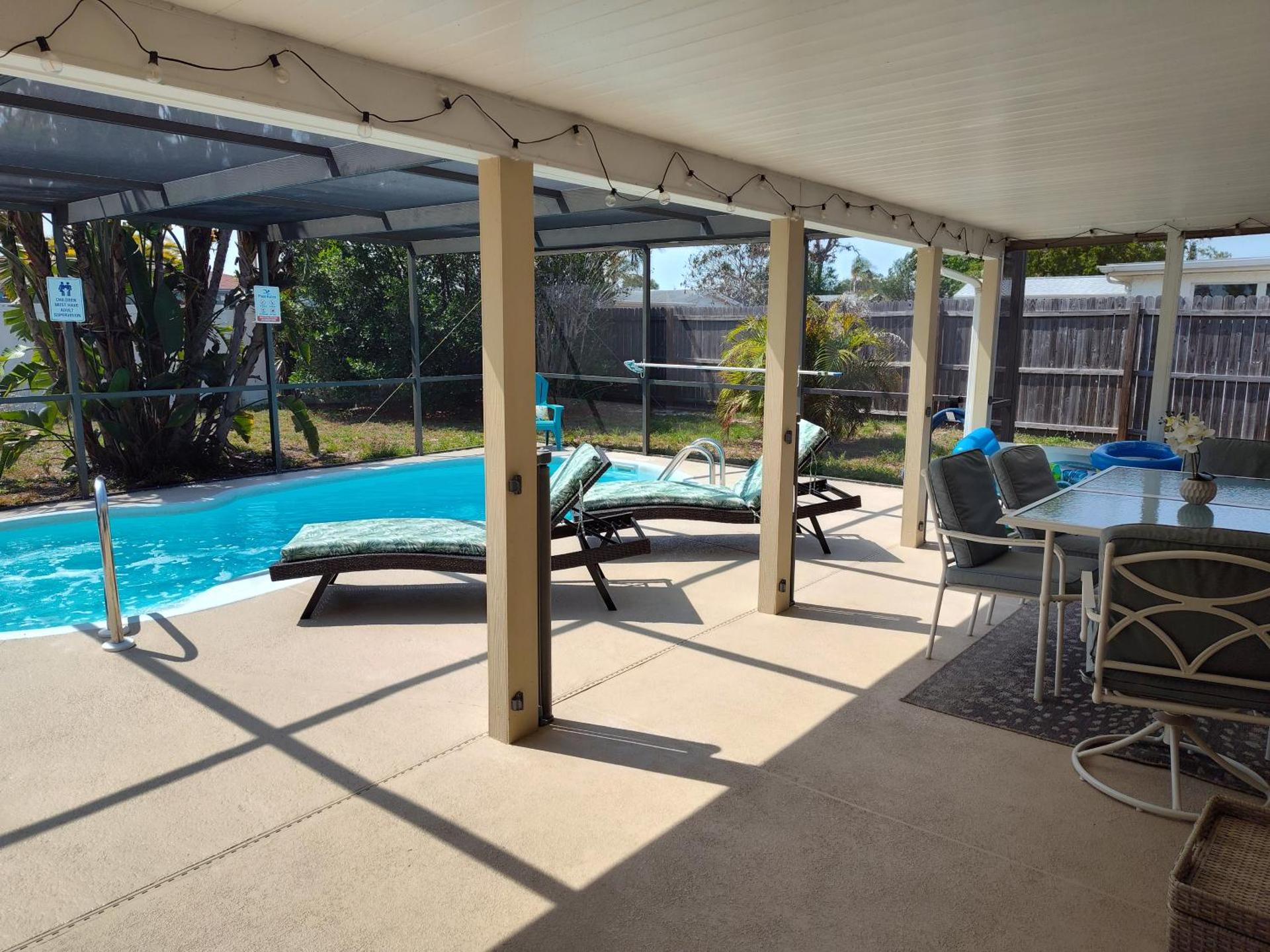 Heated & Screened in Pool