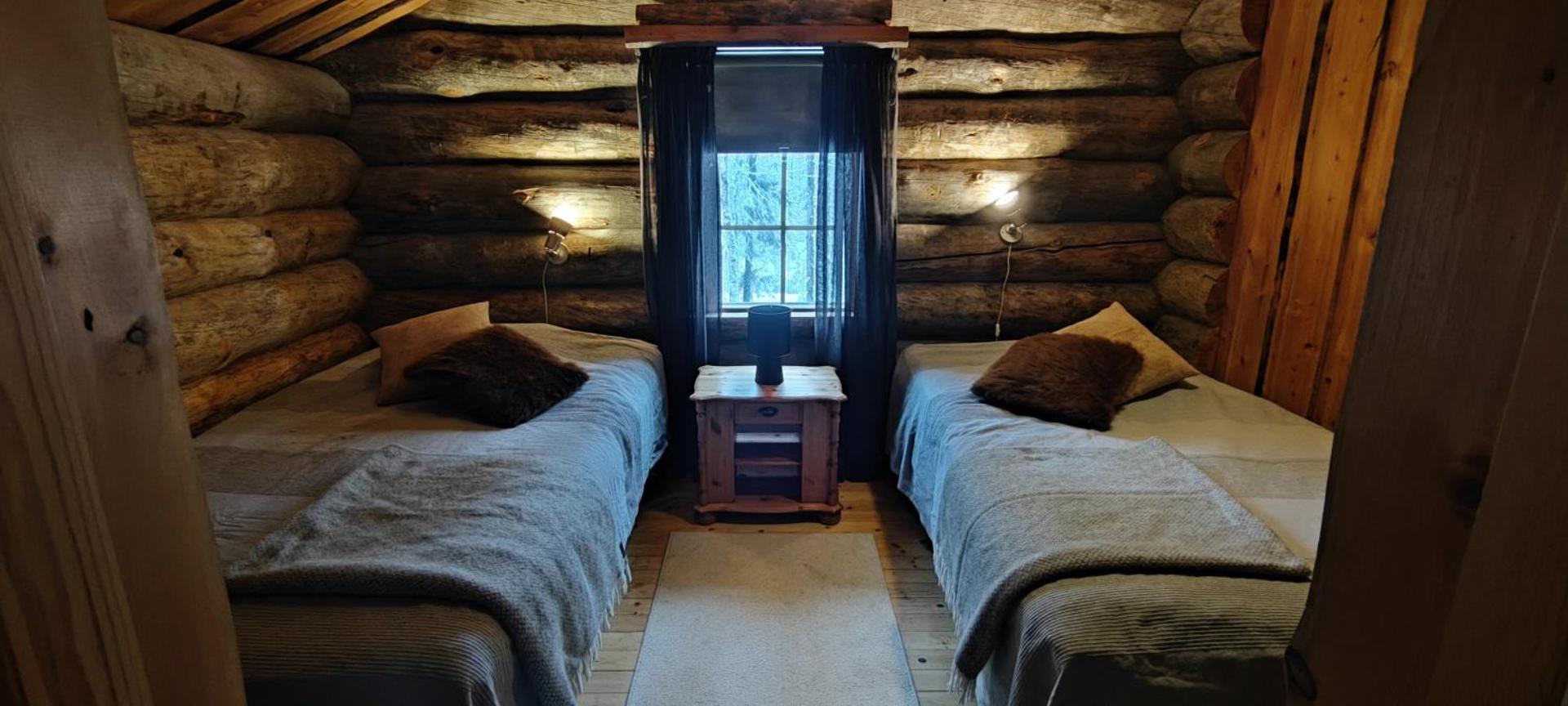 Kelokantola by the lake