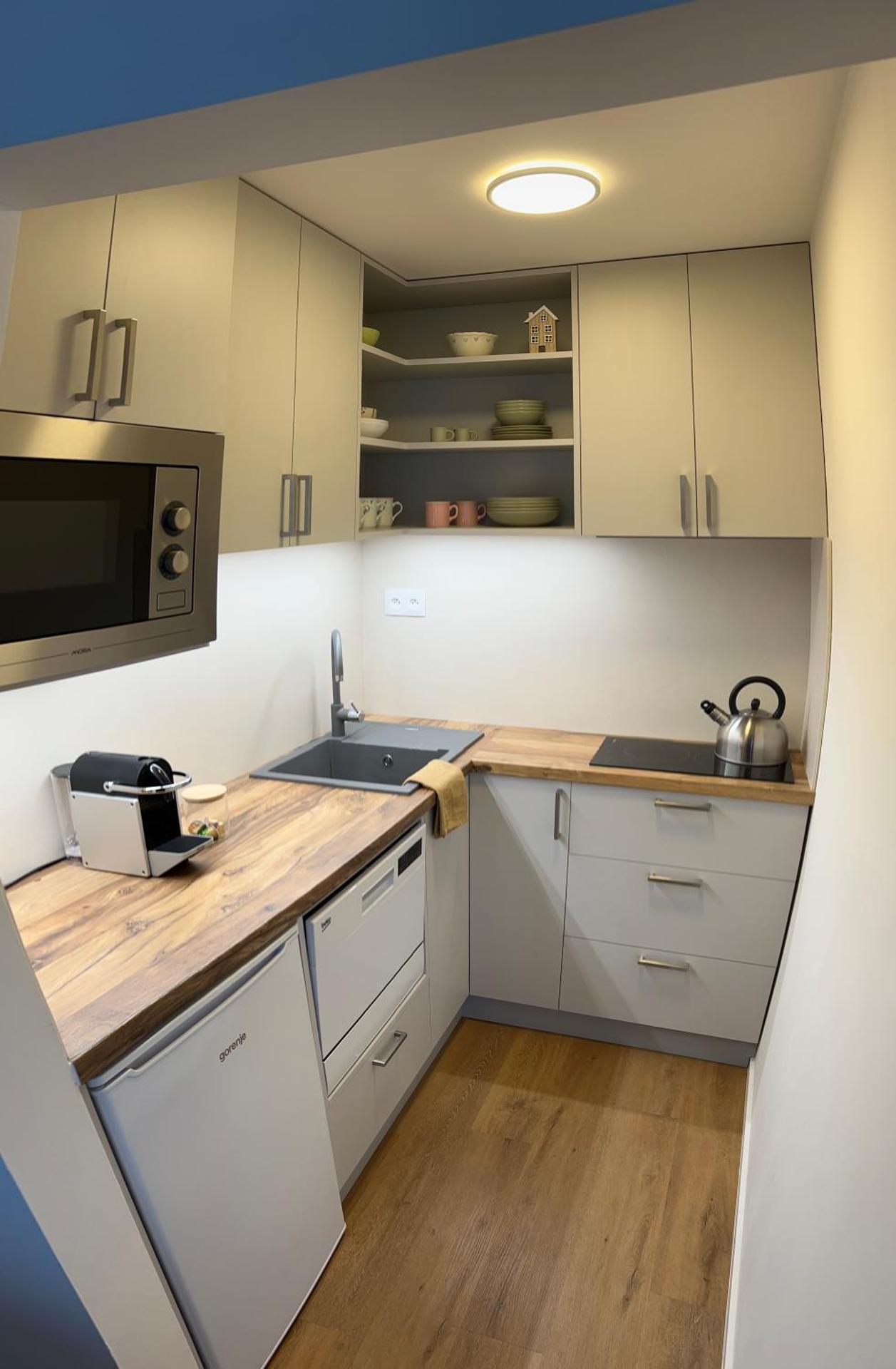 Kitchen or kitchenette