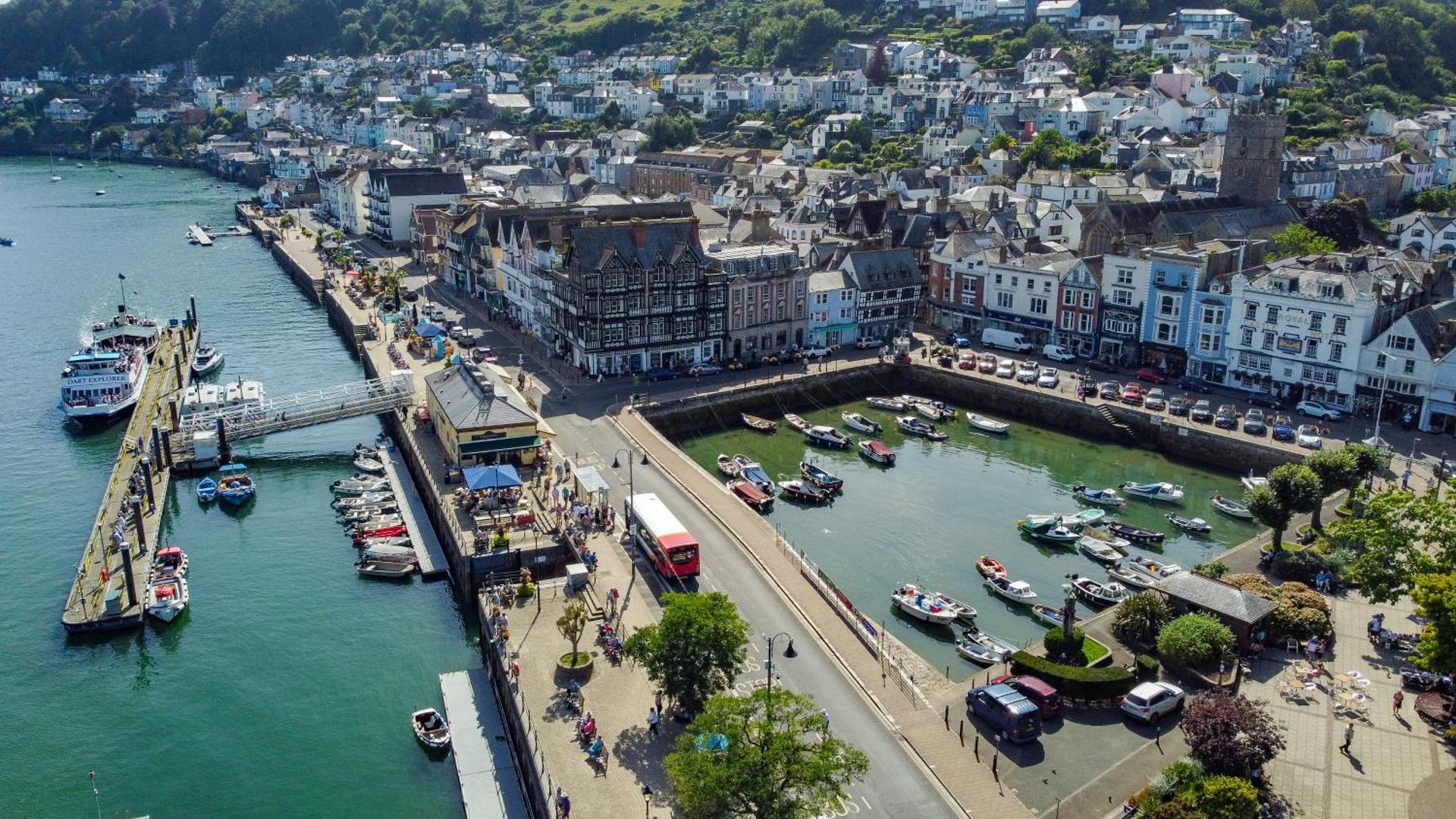 Coastal Escape River Views, Terrace & Parking