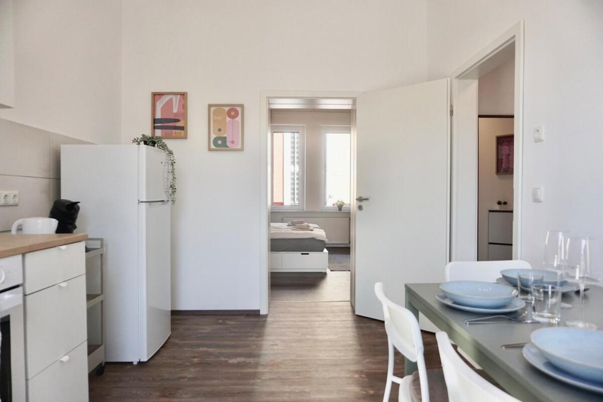 NEU zentrale Wohnung Netflix Balkon 4 Gäste