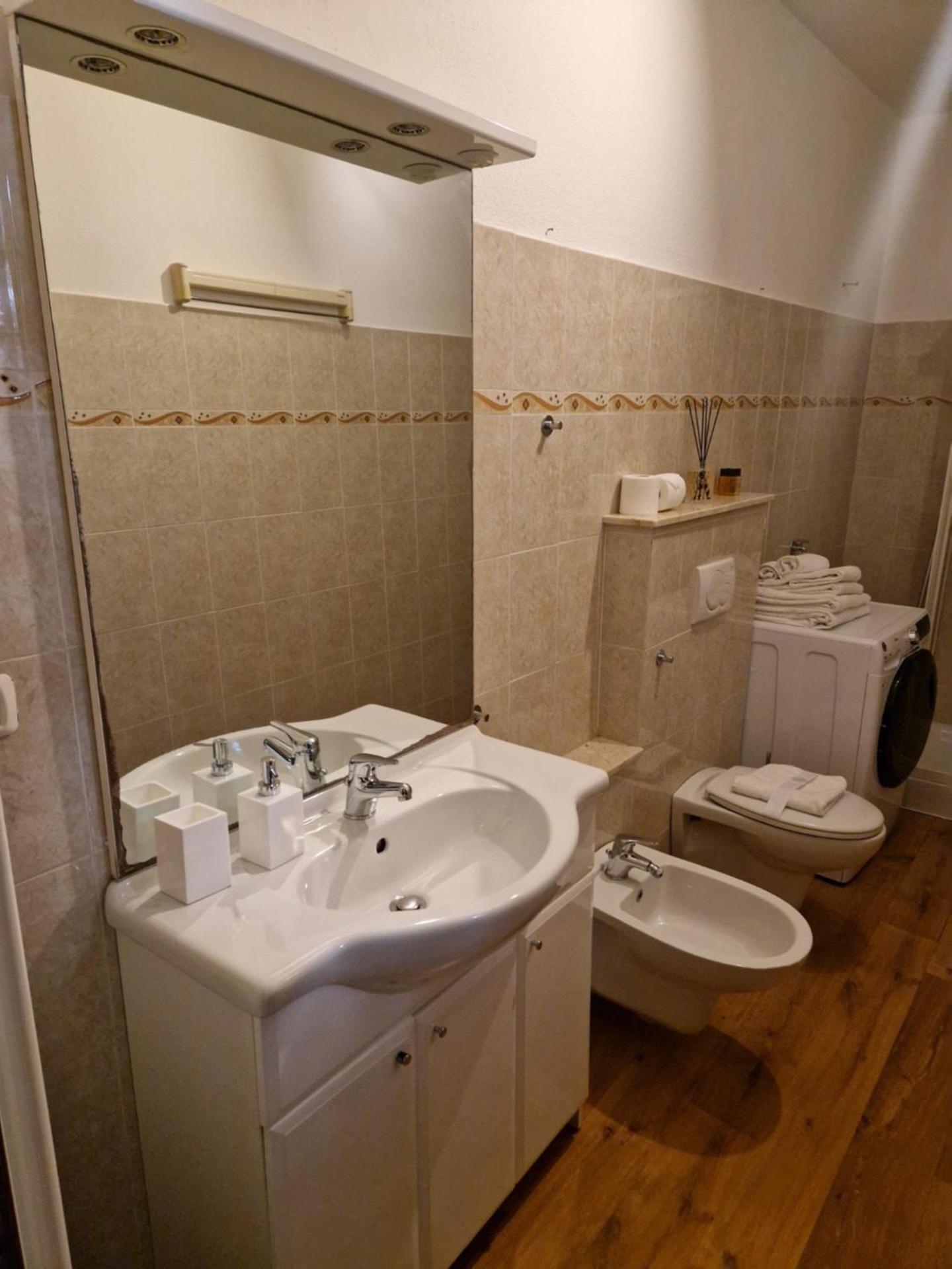 Lake Alley Apartment