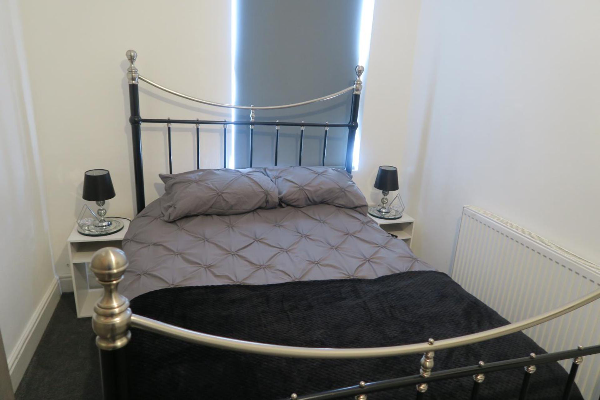 NEW 4 Bed house close to train station and town