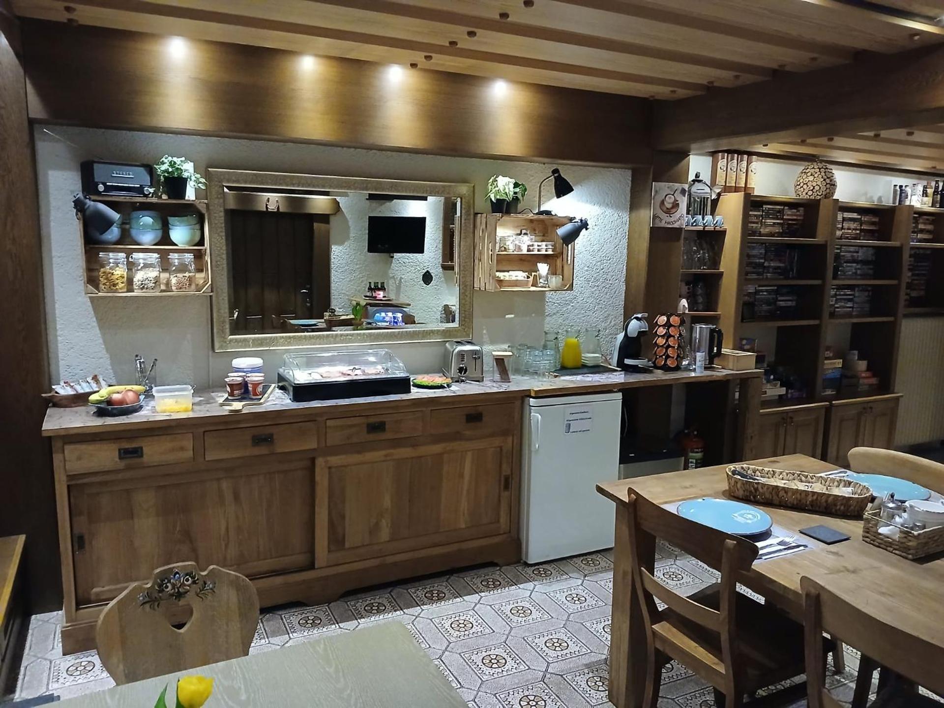 Communal lounge/ TV room