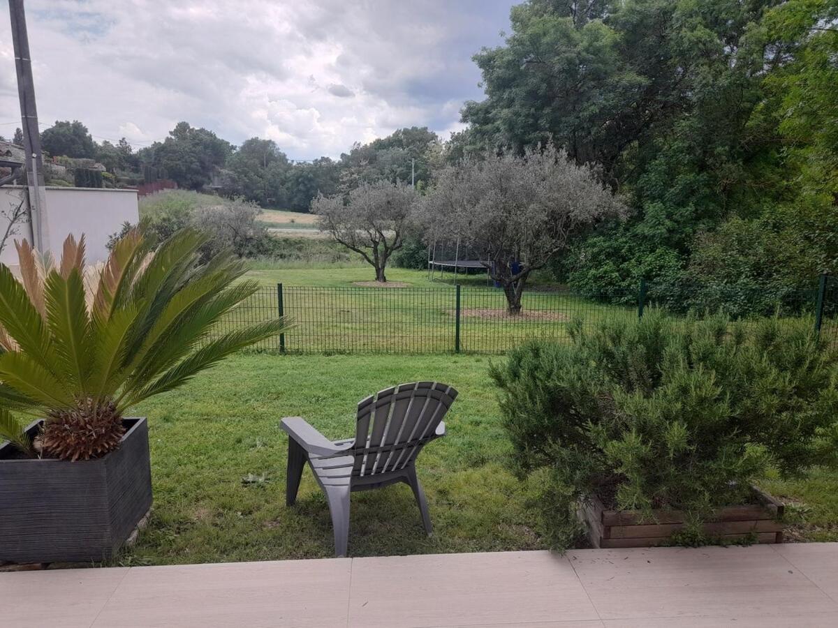 Mas en Pierre "entre Gard et Ardèche" avec jardin