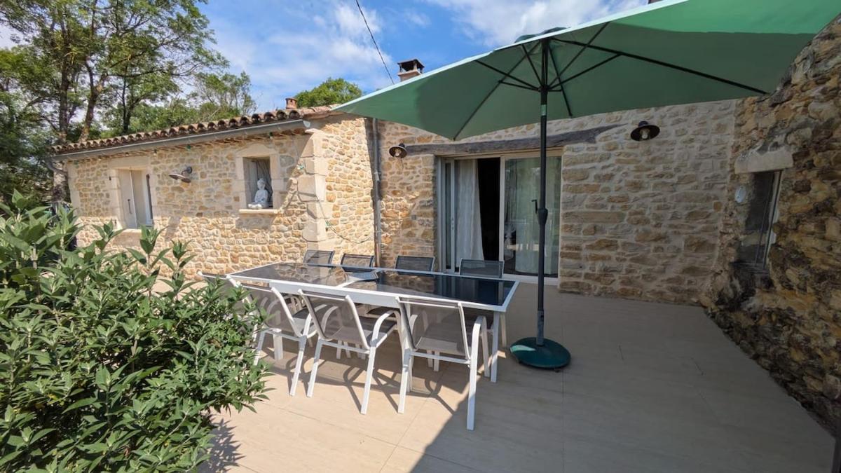 Mas en Pierre "entre Gard et Ardèche" avec jardin