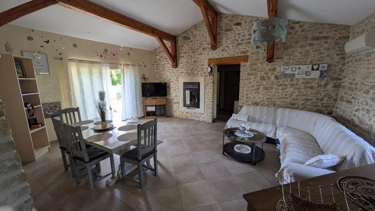 Mas en Pierre "entre Gard et Ardèche" avec jardin