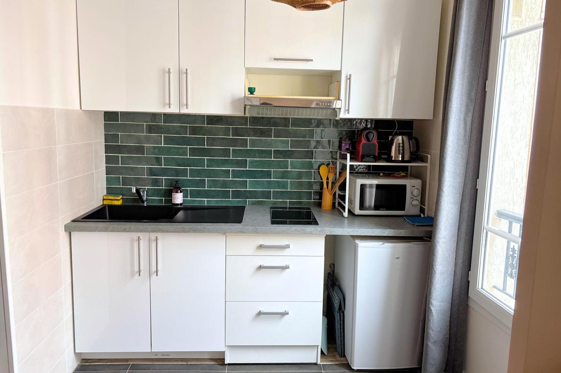 Kitchen or kitchenette