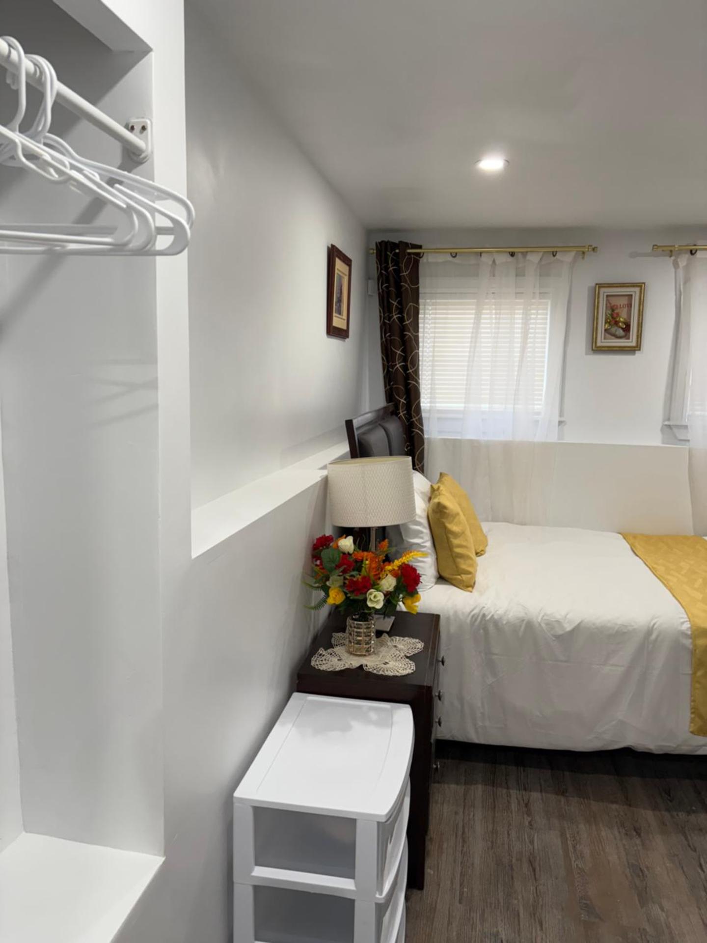 Bachelor and Double room in Bedford, Halifax