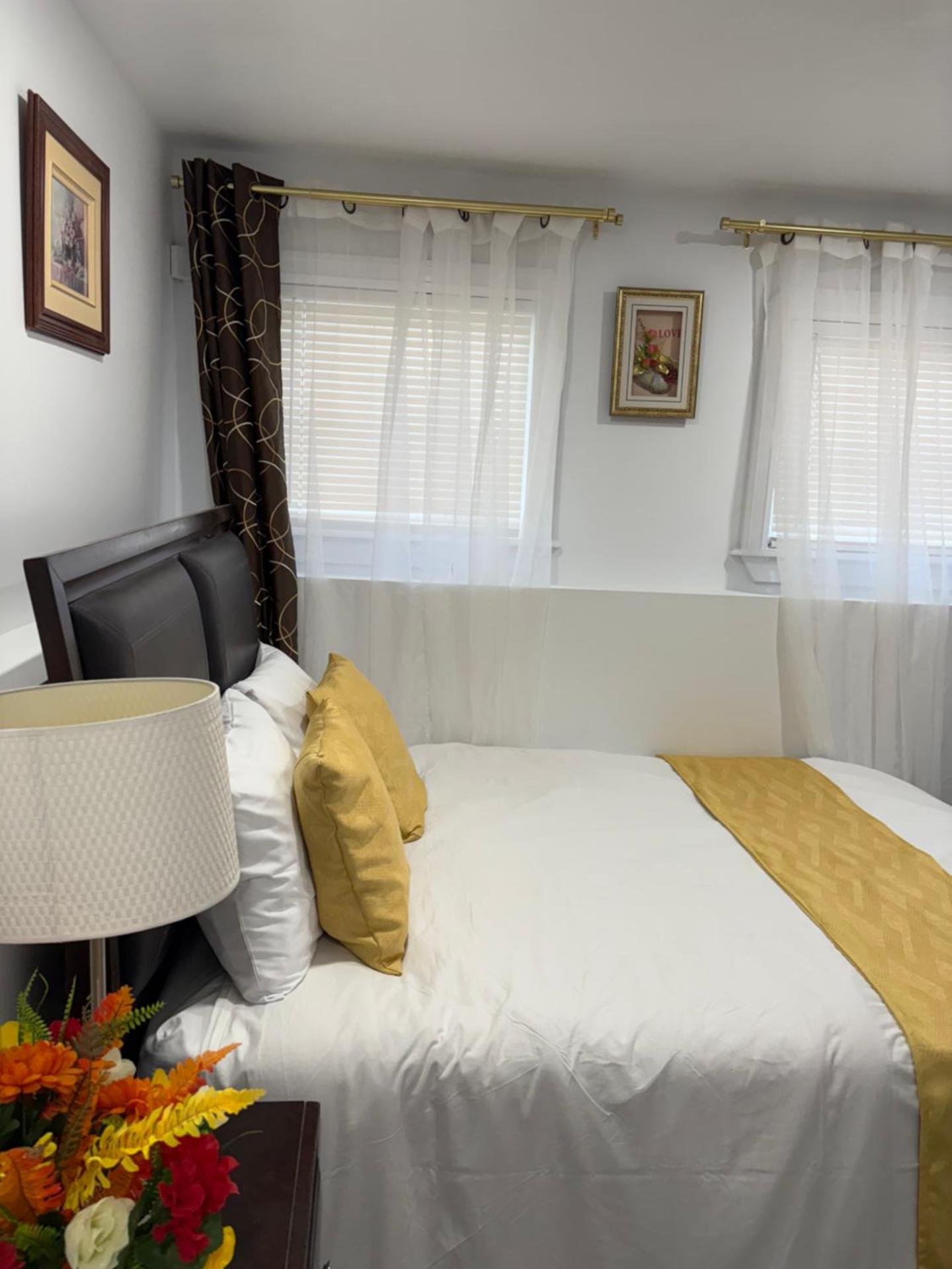 Bachelor and Double room in Bedford, Halifax