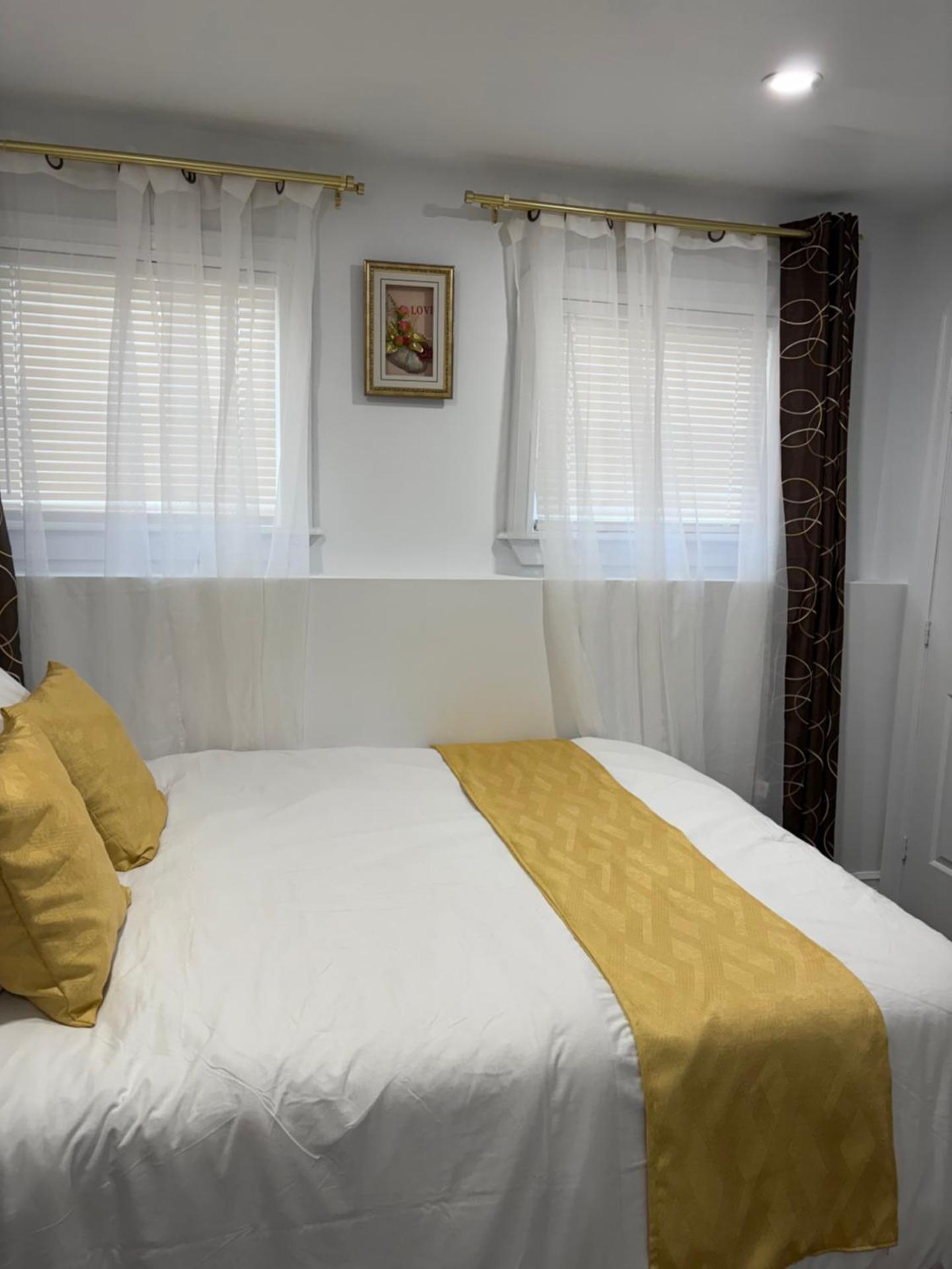 Bachelor and Double room in Bedford, Halifax