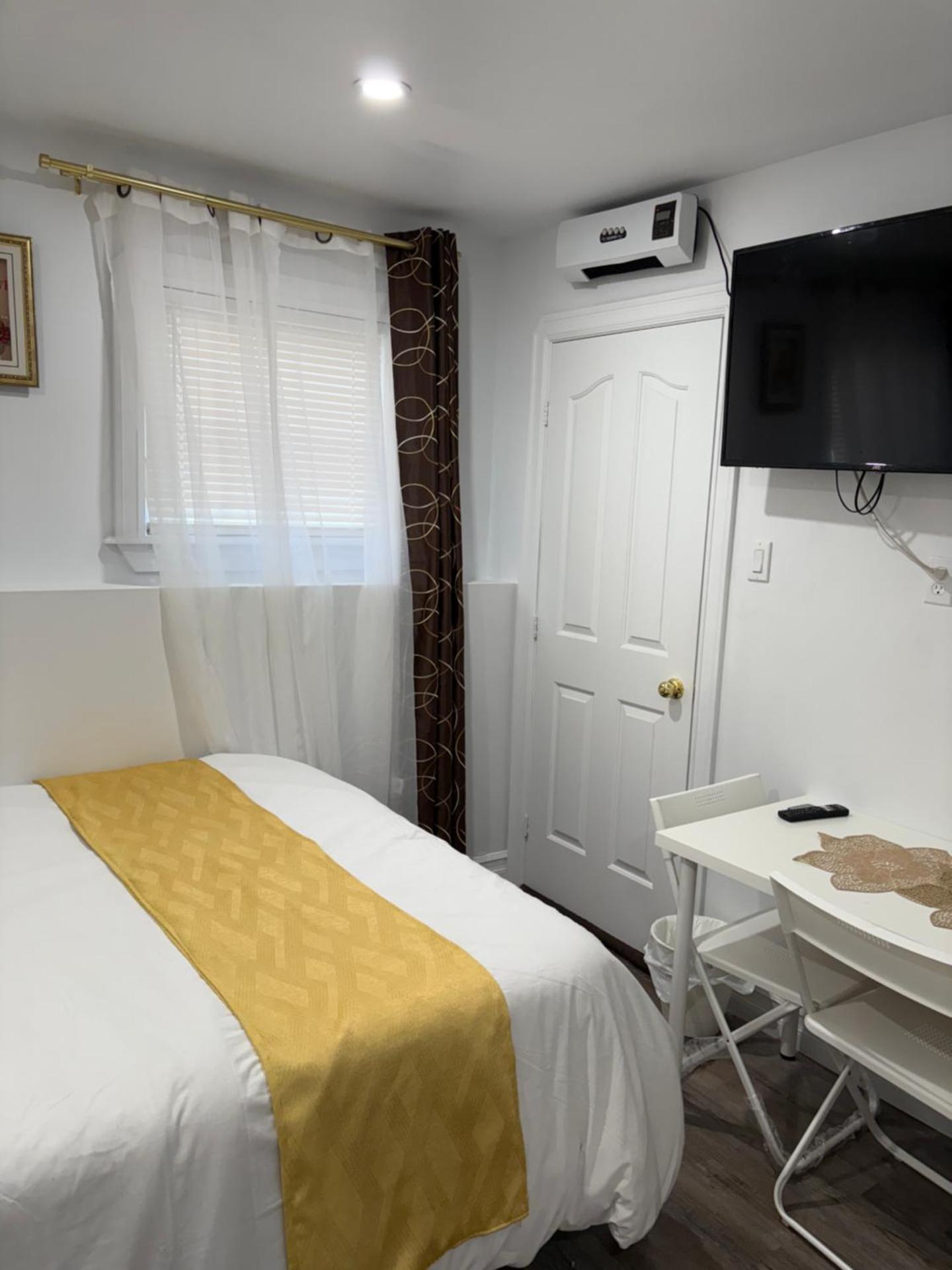 Bachelor and Double room in Bedford, Halifax