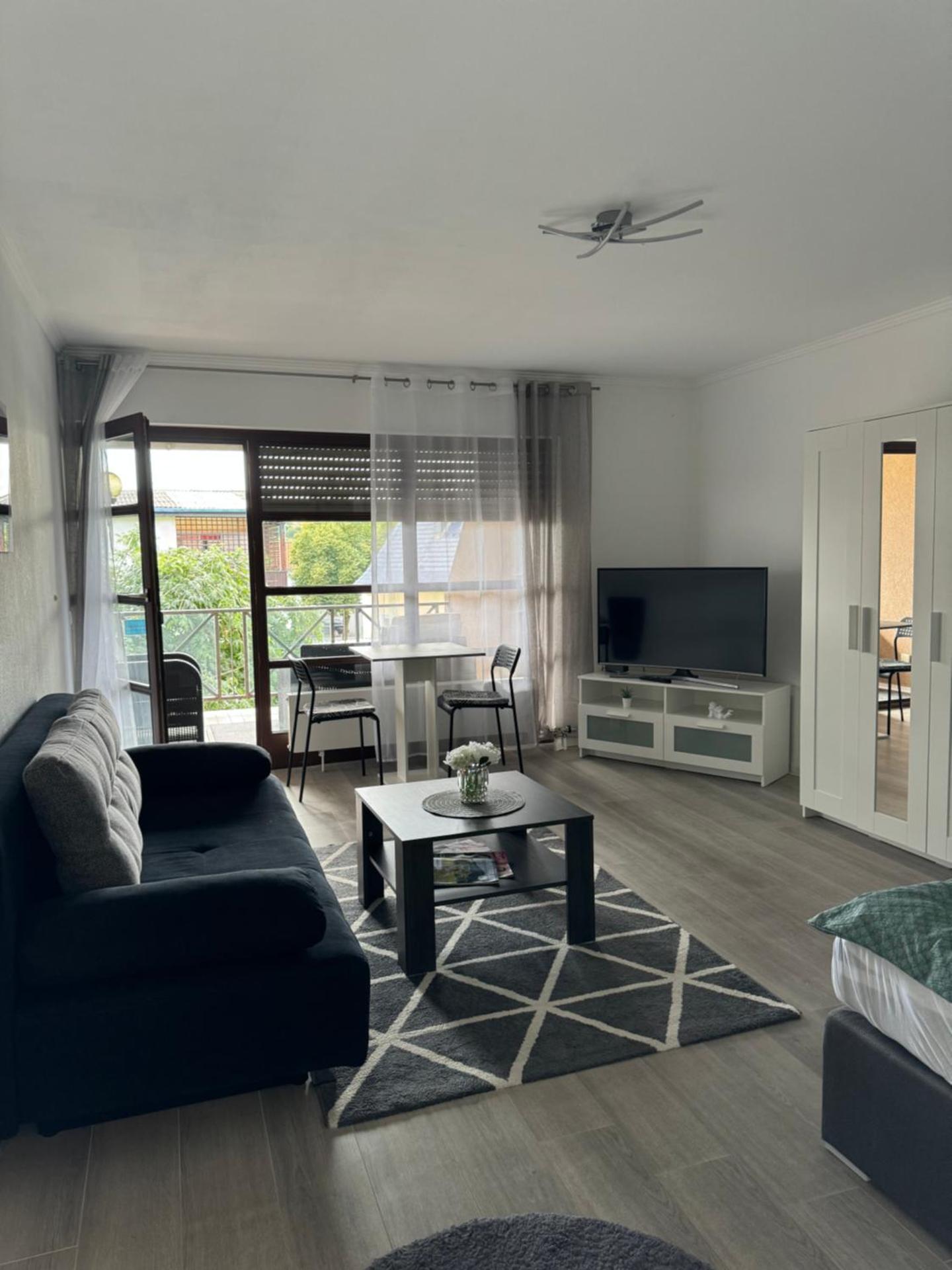 Deluxe Apartment - Ruhe Oase - 1ZKB Balkon - Parkplatz - Self Check-in 24h