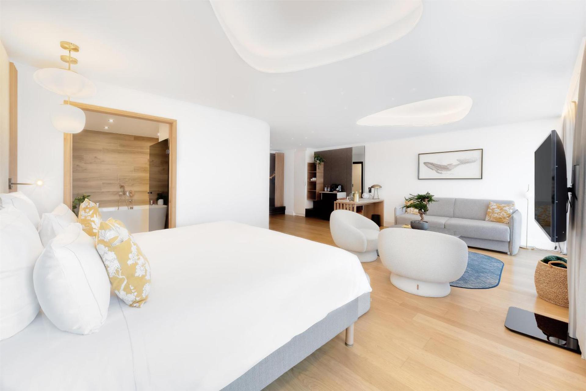 Photo of the whole room