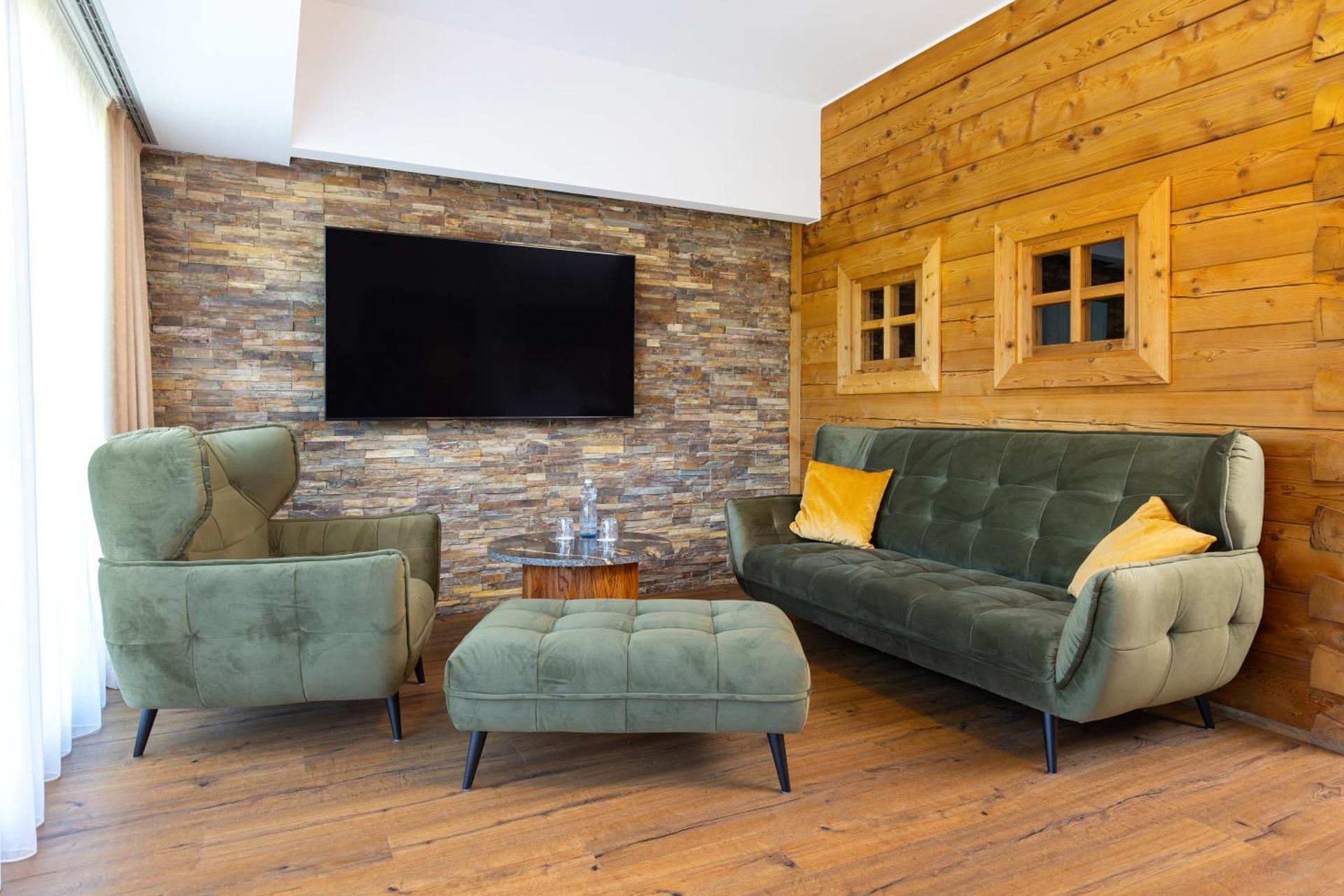 Communal lounge/ TV room