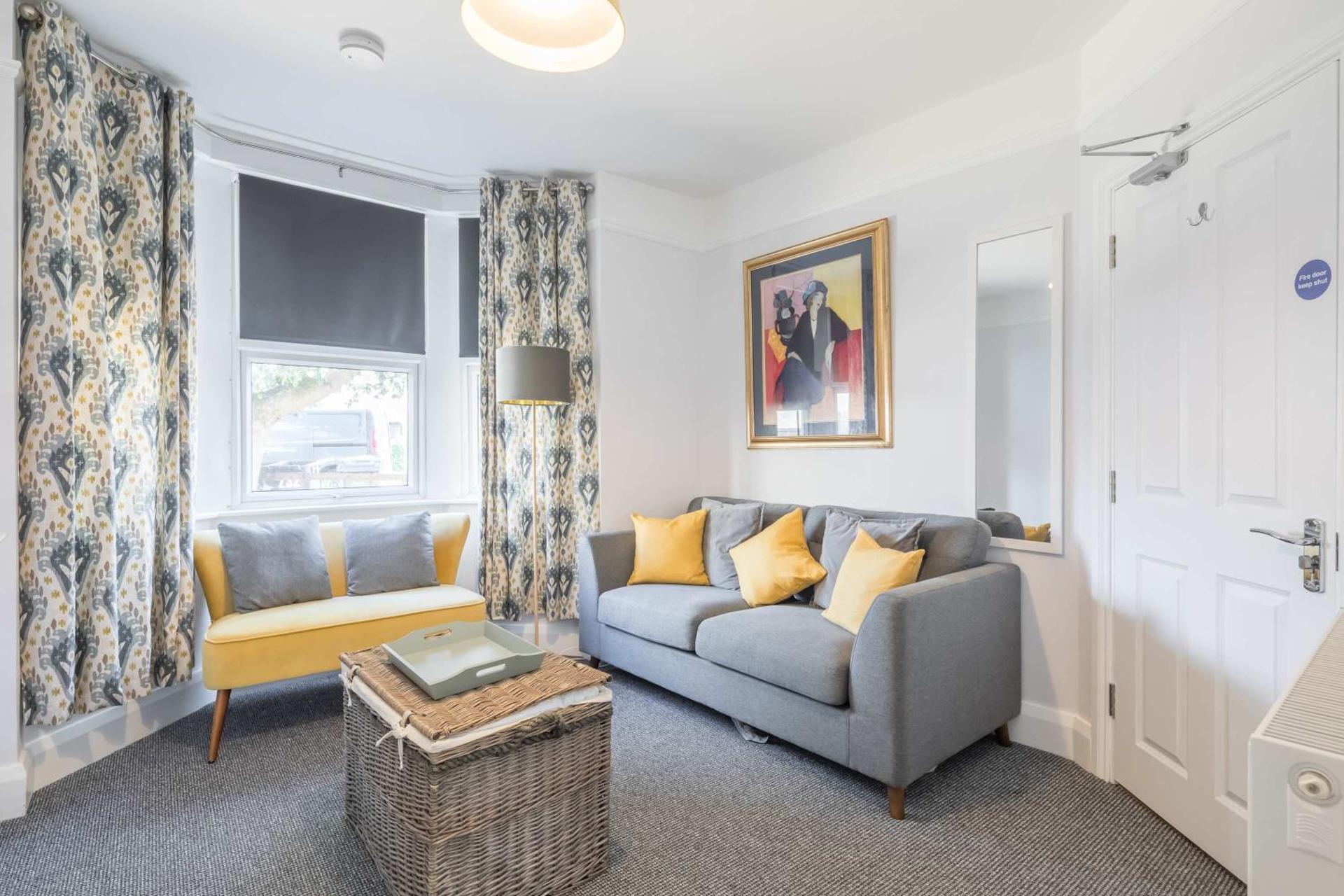 Modern 4-Bedroom Detached Home in Central Cambridge with Parking