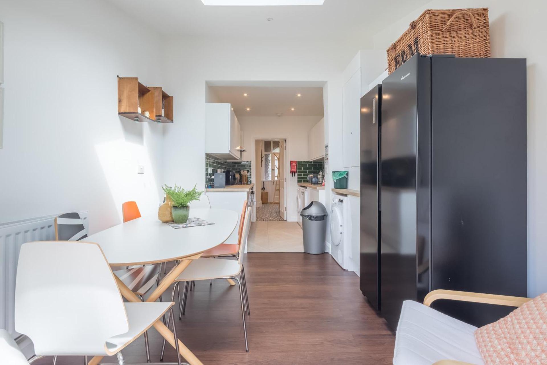 Modern 4-Bedroom Detached Home in Central Cambridge with Parking