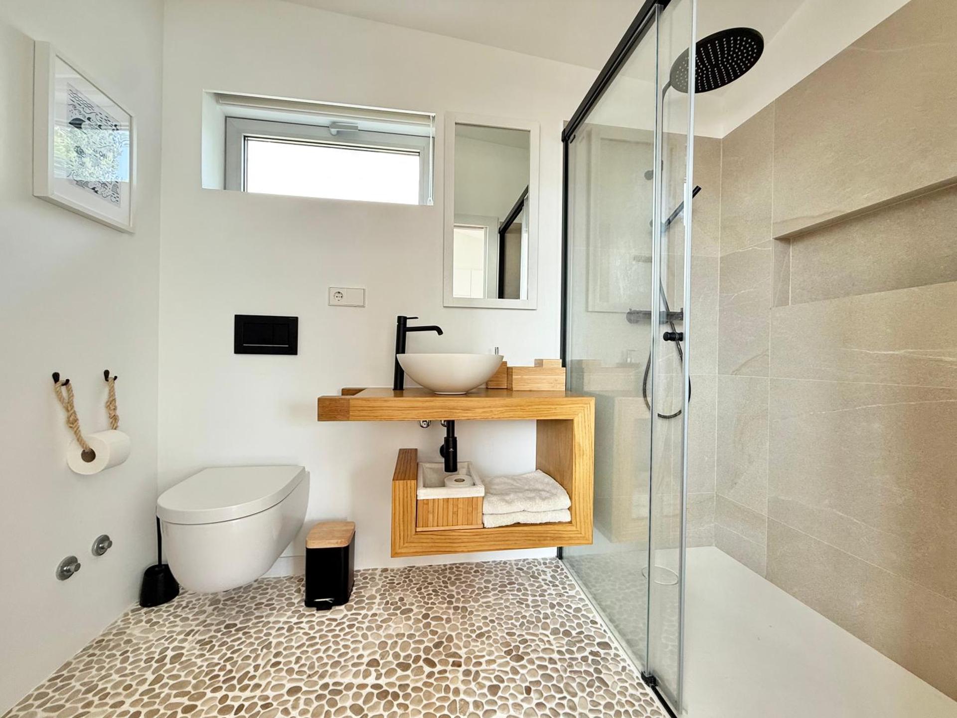 Casita con jardín en playa de Razo