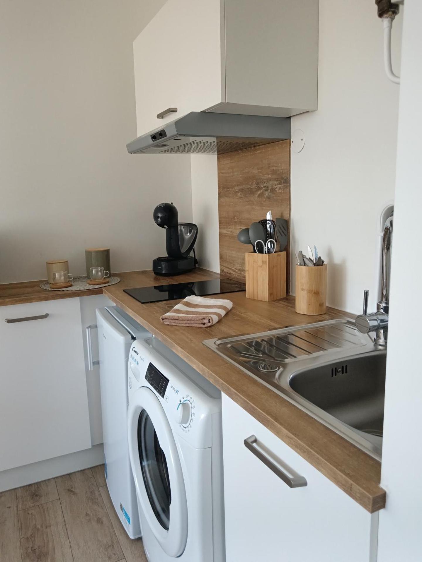 Kitchen or kitchenette