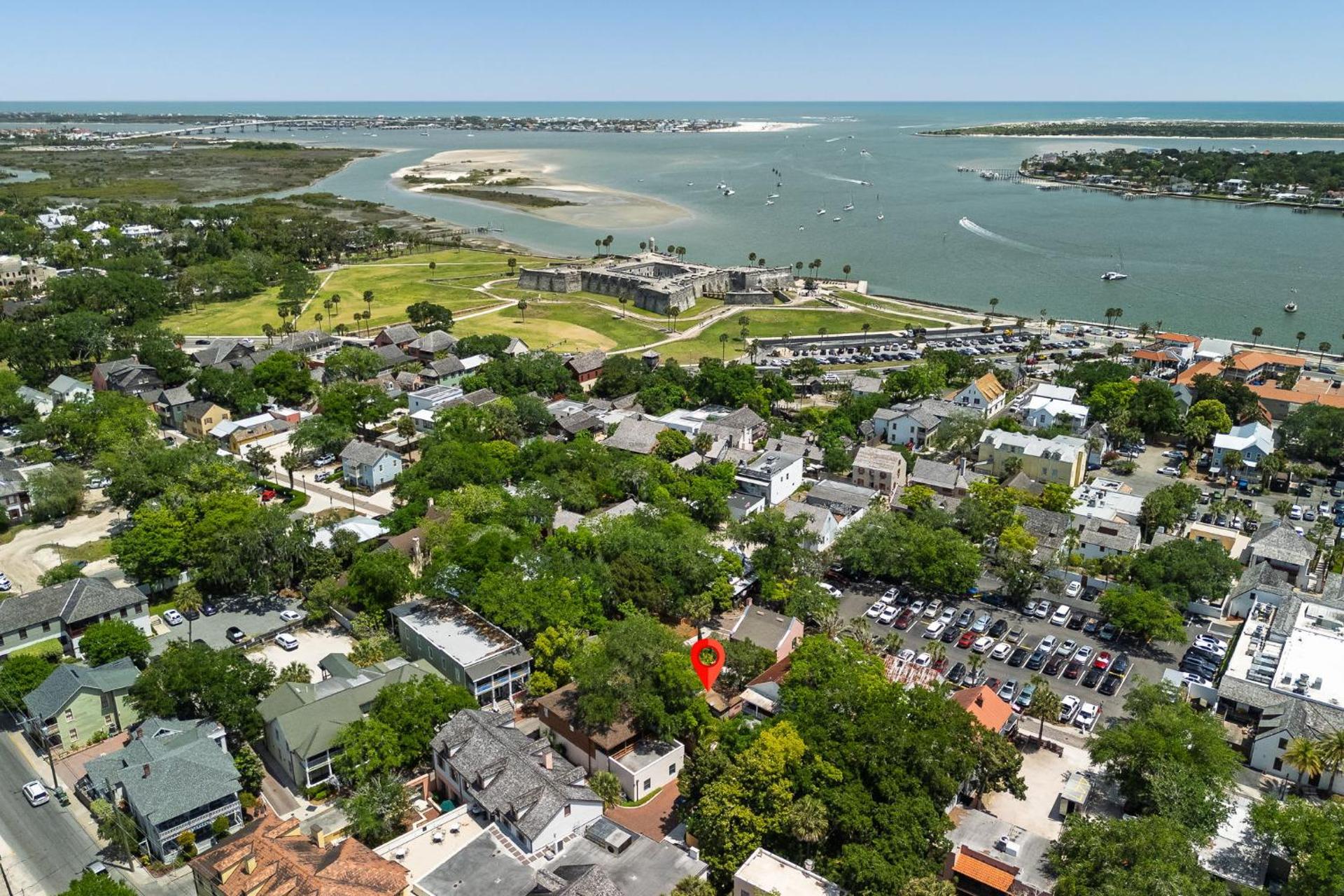 Courtyard Flat - City Center Walk to Everything