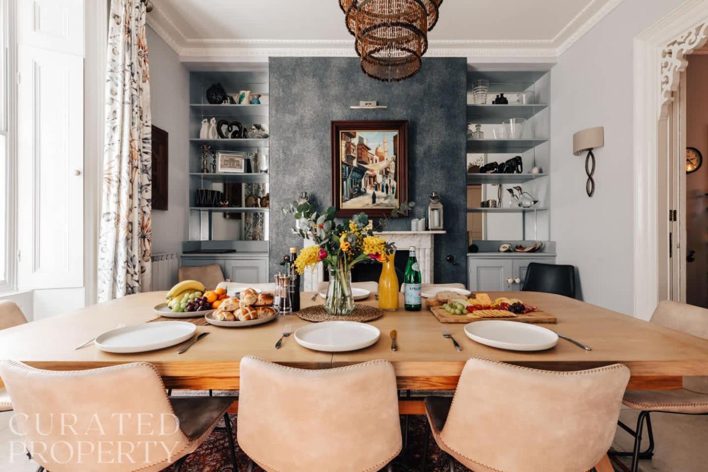 Central Townhouse with Garden & Free Parking