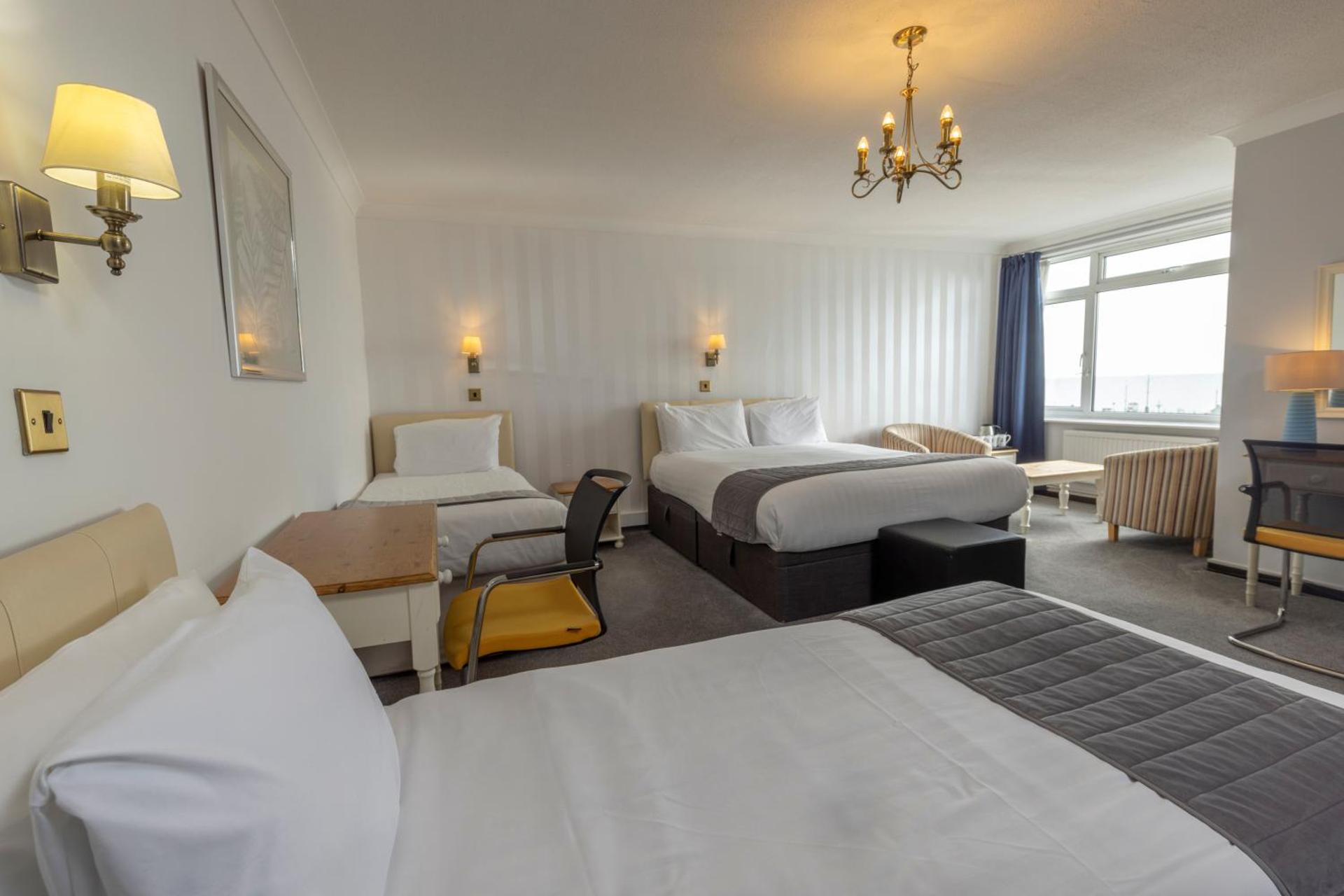 Family Room with 1 Double and 2 Twin Beds and Sea View - Non-Smoking